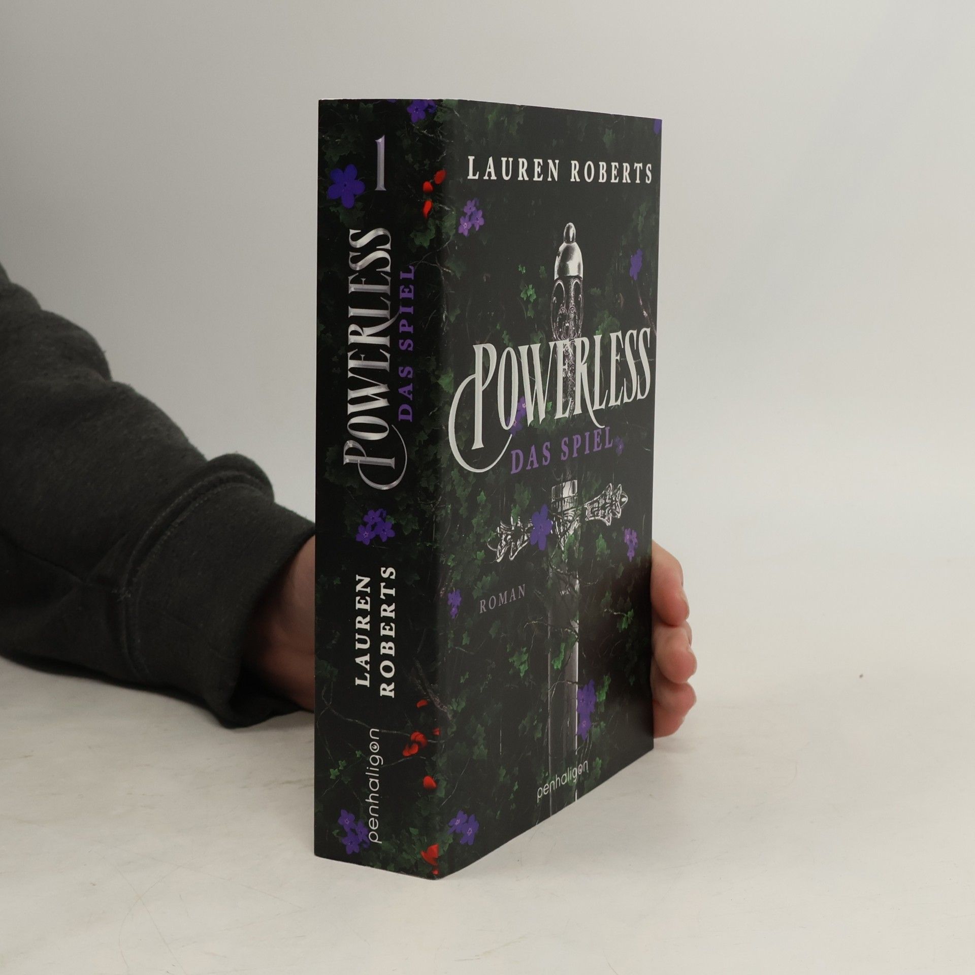 Lauren Roberts Powerless: Das Spiel