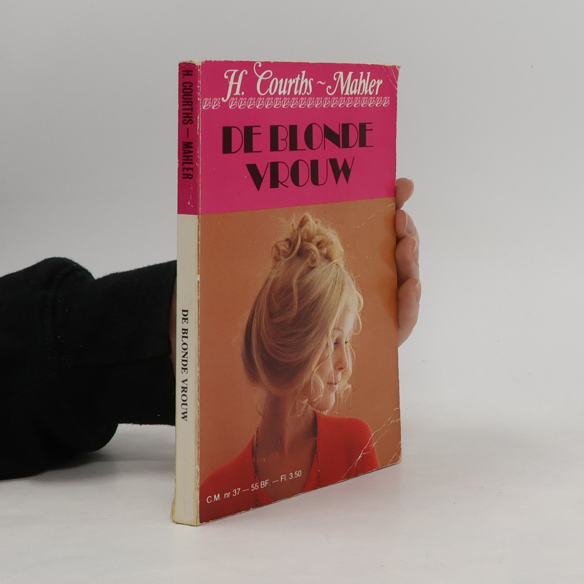 DE BLONDE VROUW