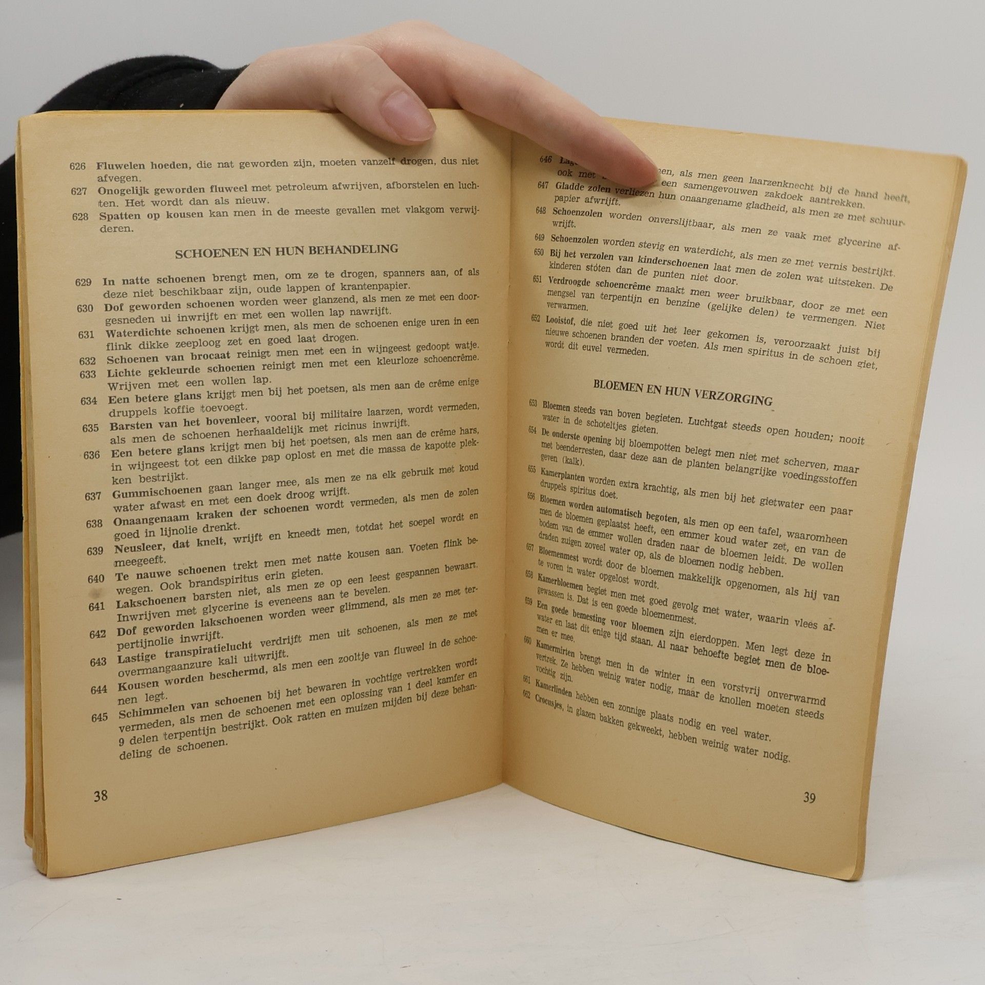 Various authors DE RECHTERHAND DER HUISVROUW