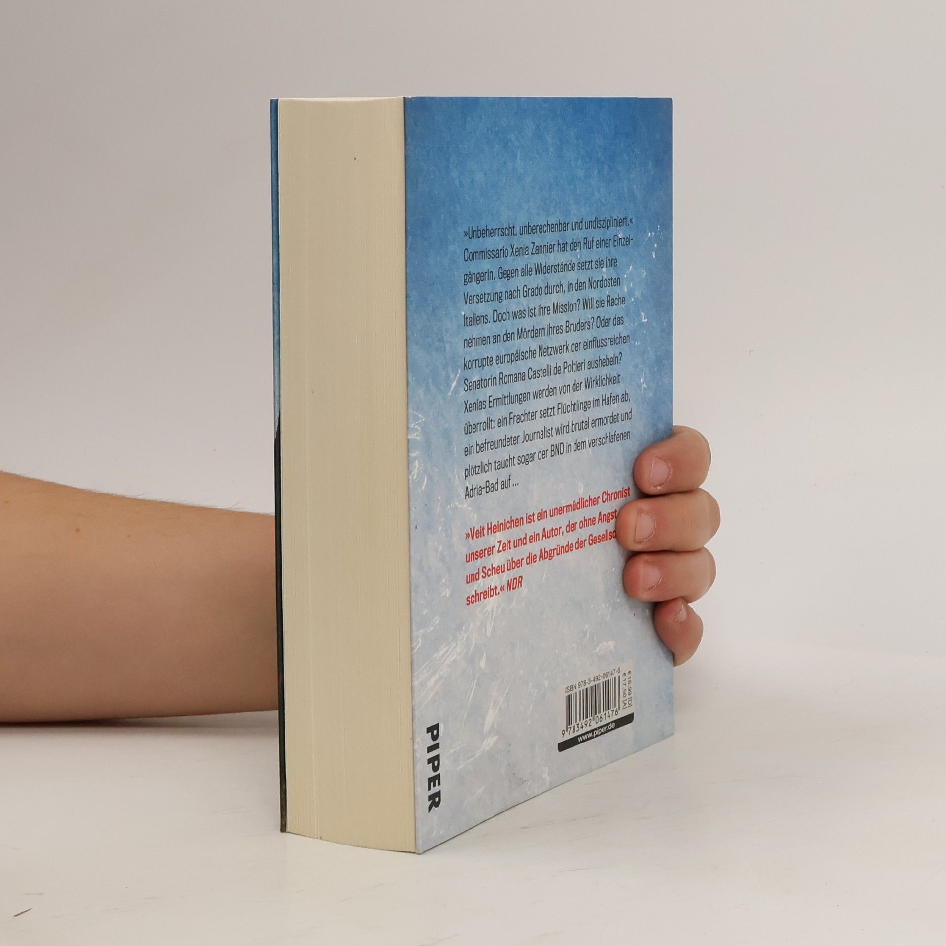 Veit Heinichen Borderless