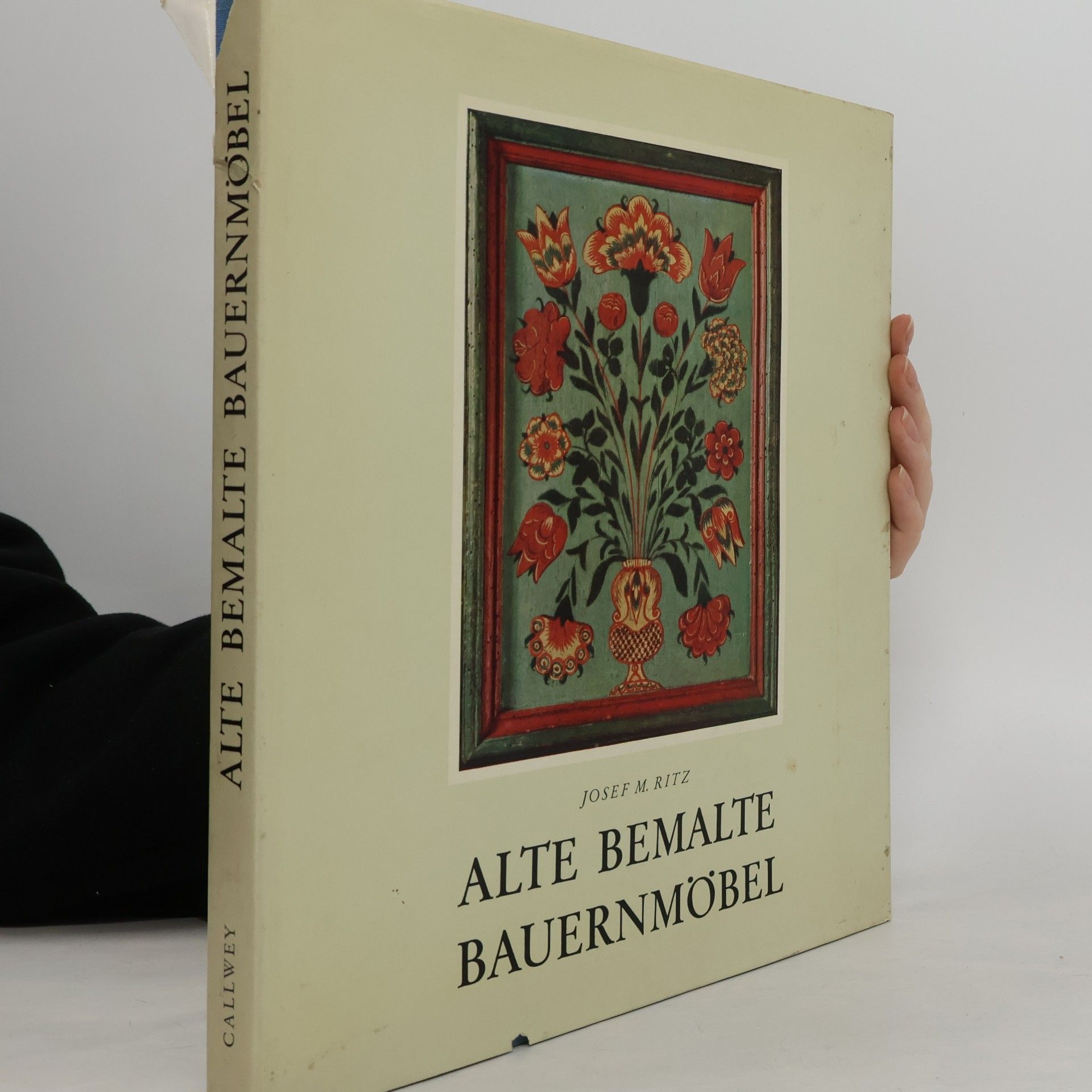 Alte bemalte Bauernmöbel