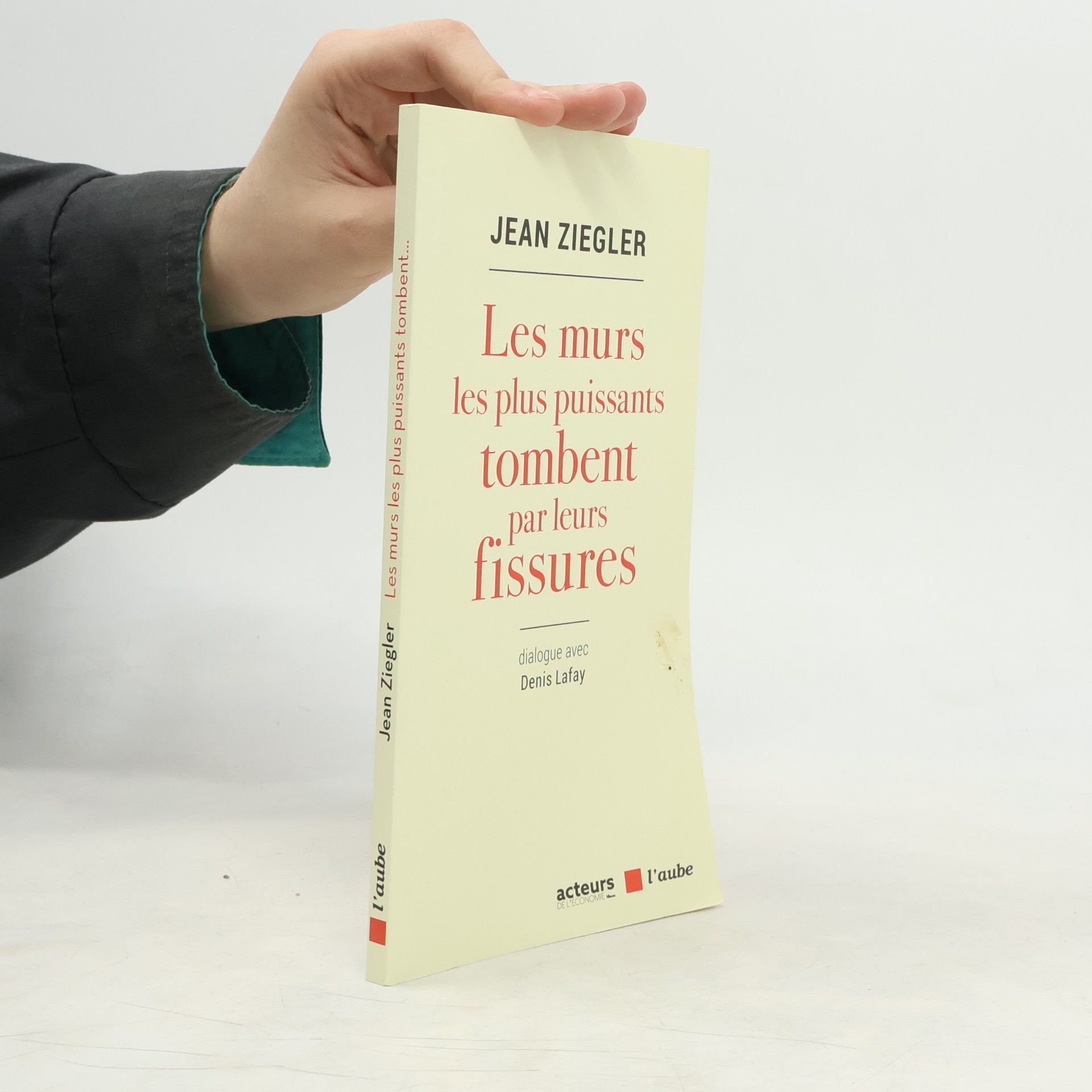 Les murs les plus puissants tombent par leurs fissures