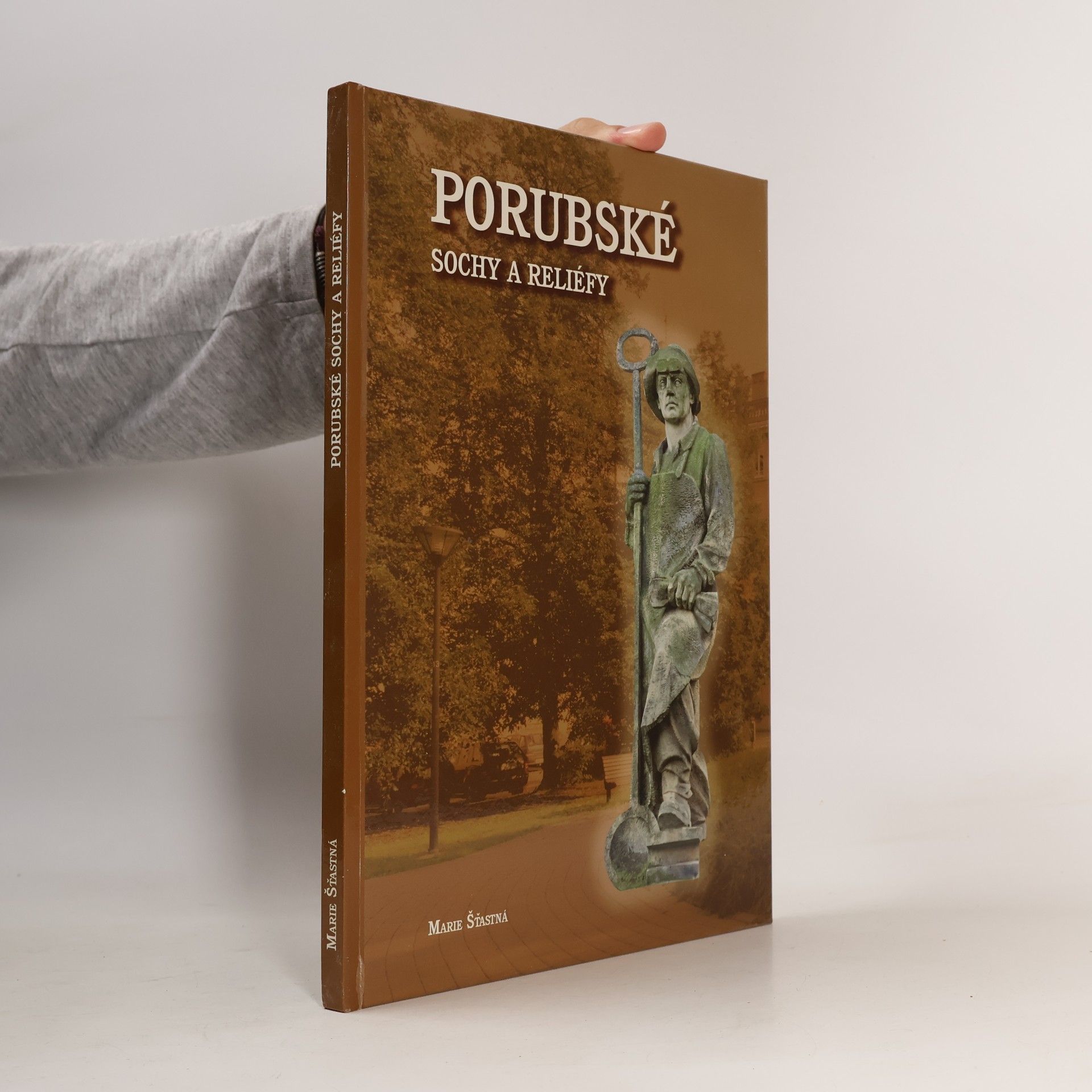 Porubské sochy a reliéfy