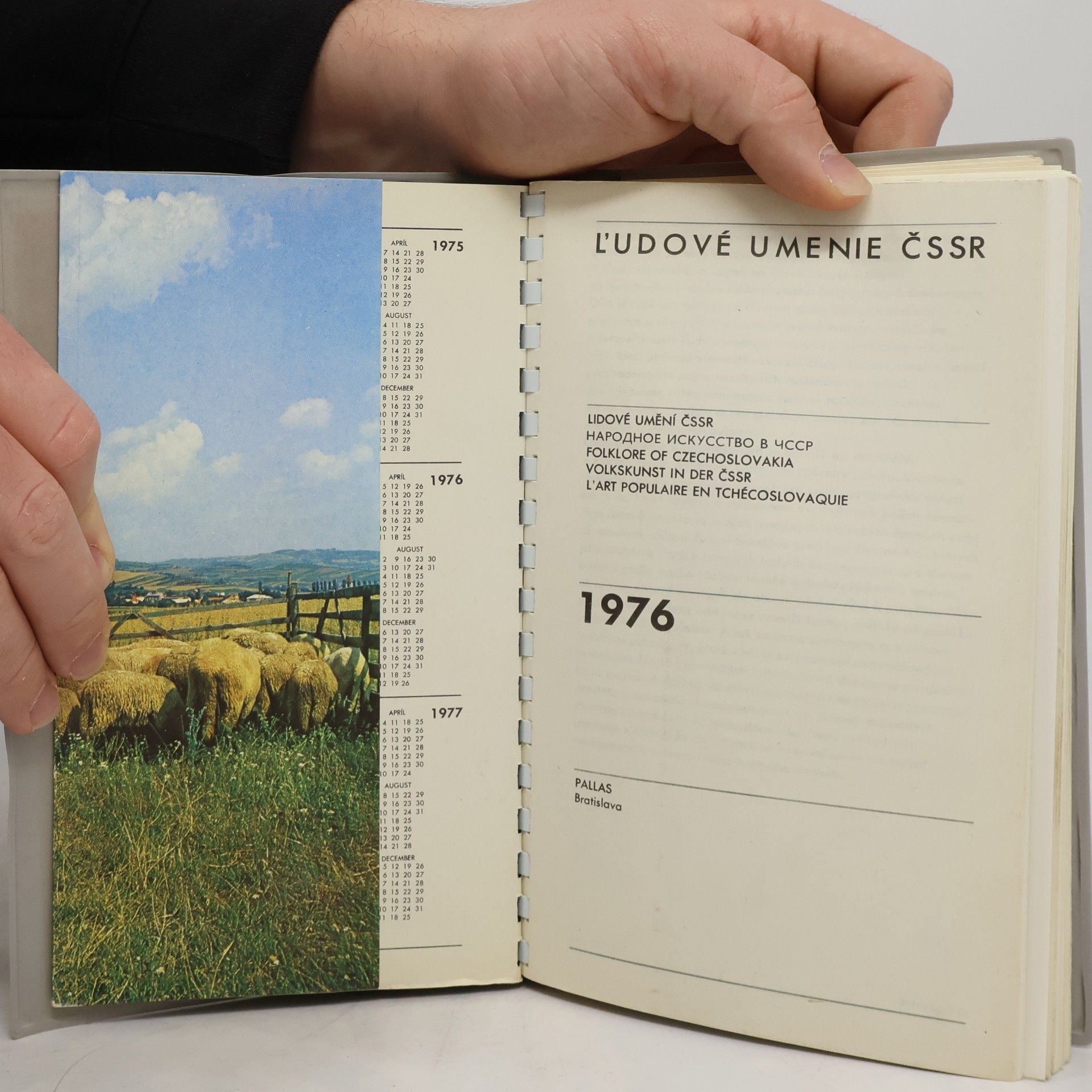 Autorenkollektiv Ľudové umenie ČSSR, Lidové umění ČSSR, Народное искусство в ЧССР, Folklore of Czechoslovakia, Volkskunst in der ČSSR, L'art populaire en Tchécoslovaquie