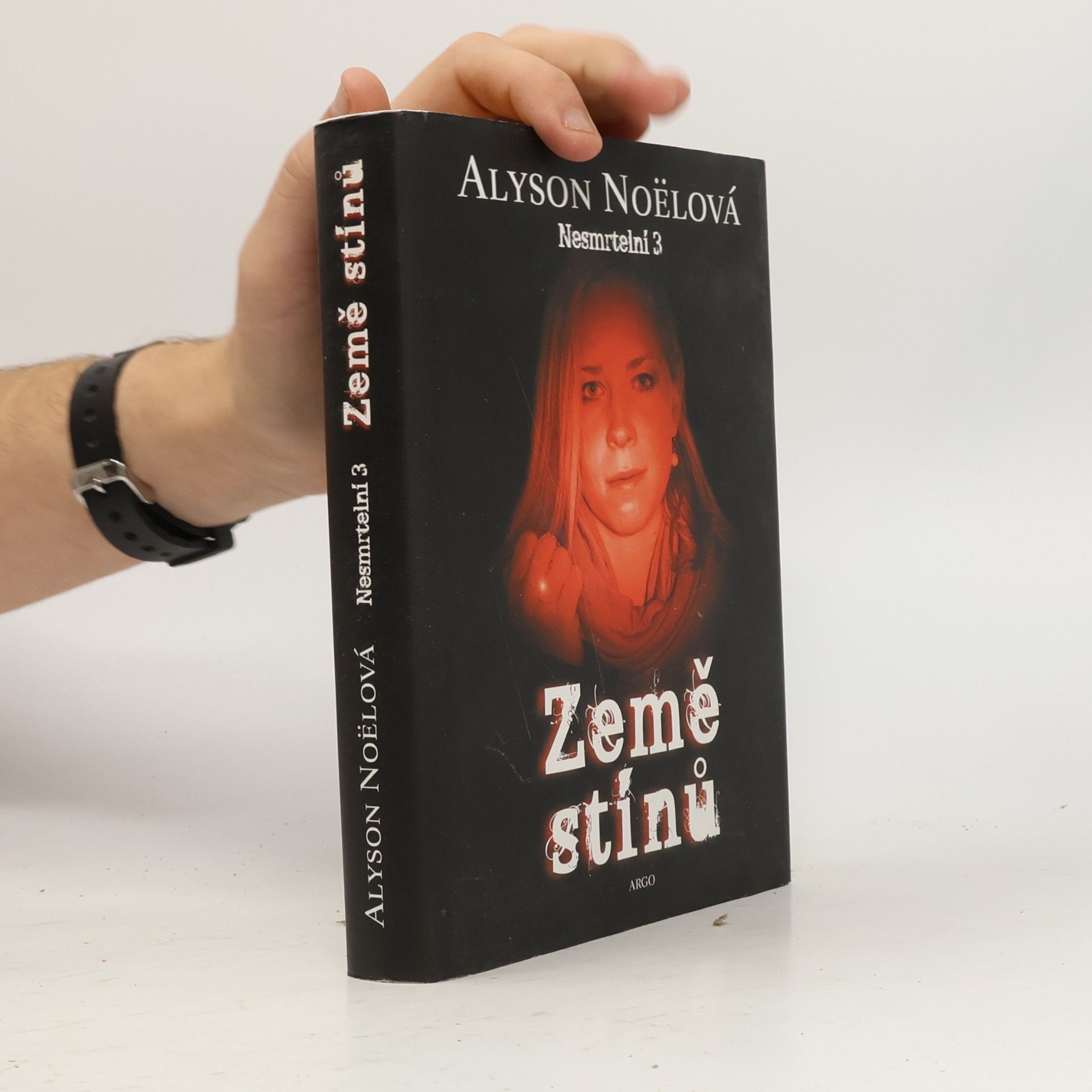 Země stínů. Nesmrtelní 3