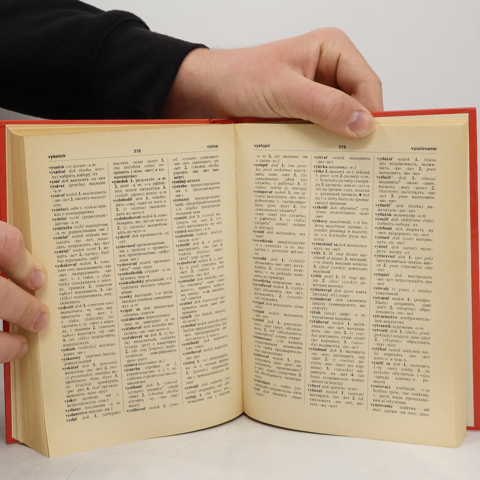 Various authors RUSKO-SLOVENSKÝ SLOVENSKO-RUSKÝ