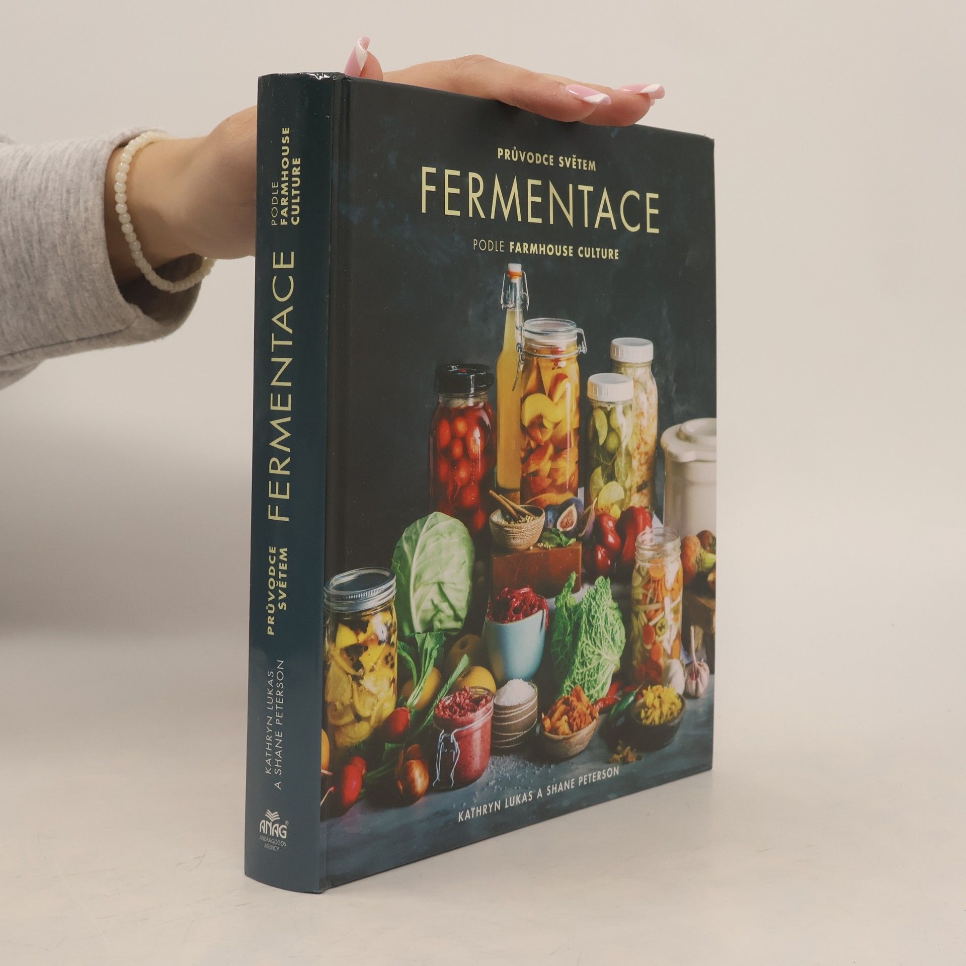 Průvodce světem fermentace podle farmhouse culture : domácí výroba pokrmů a nápojů s živými kulturami včetně 100 receptů od kimči po kombuchu