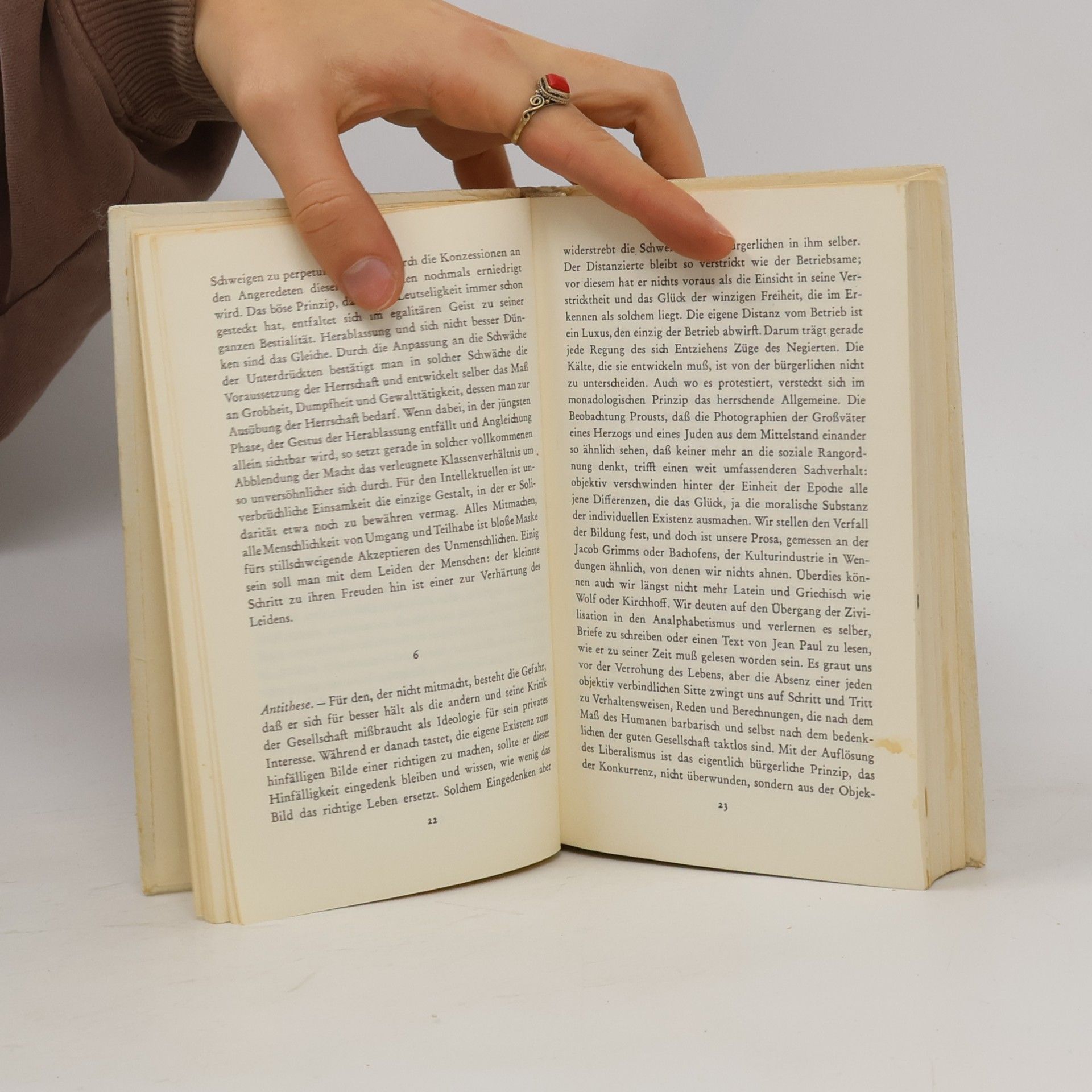 Theodor W. Adorno Minima Moralia