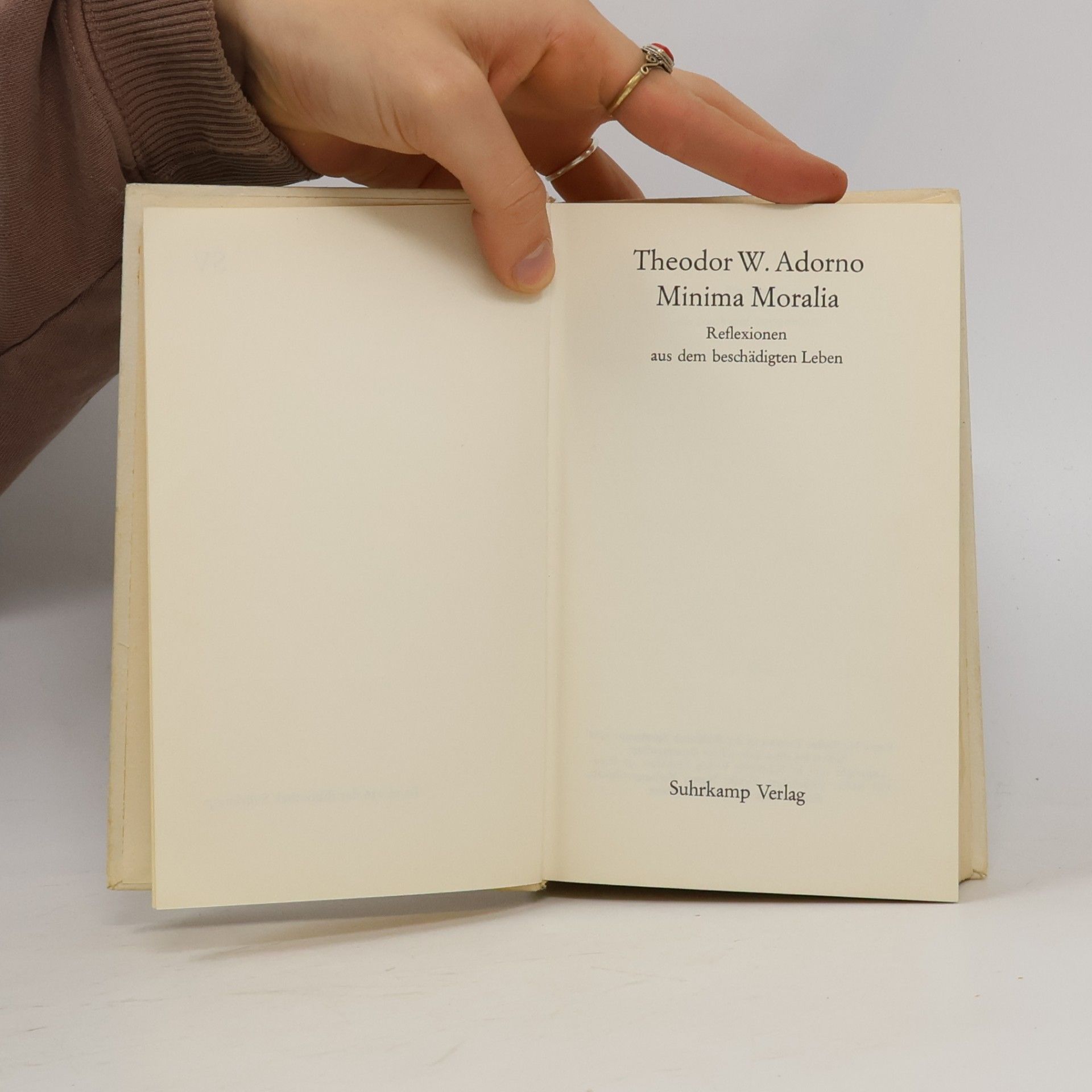 Theodor W. Adorno Minima Moralia