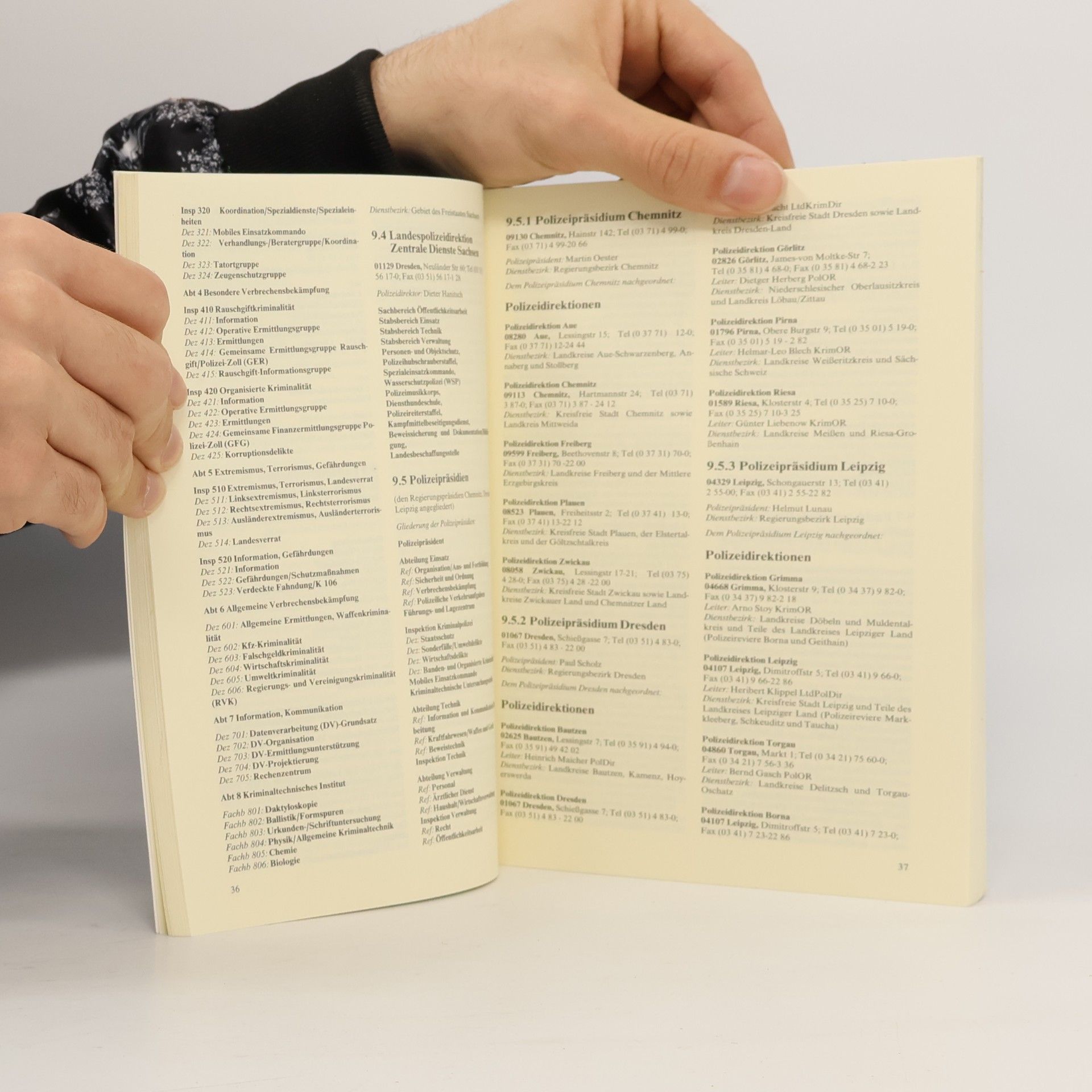 Land Sachsen. Ausgabe 1995. Verzeichnis der Behörden und Gemeinden mit Aufgabenbeschreibungen und Adressen des Freistaates Sachsen. Stand der Erhebung : Februar/März 1995