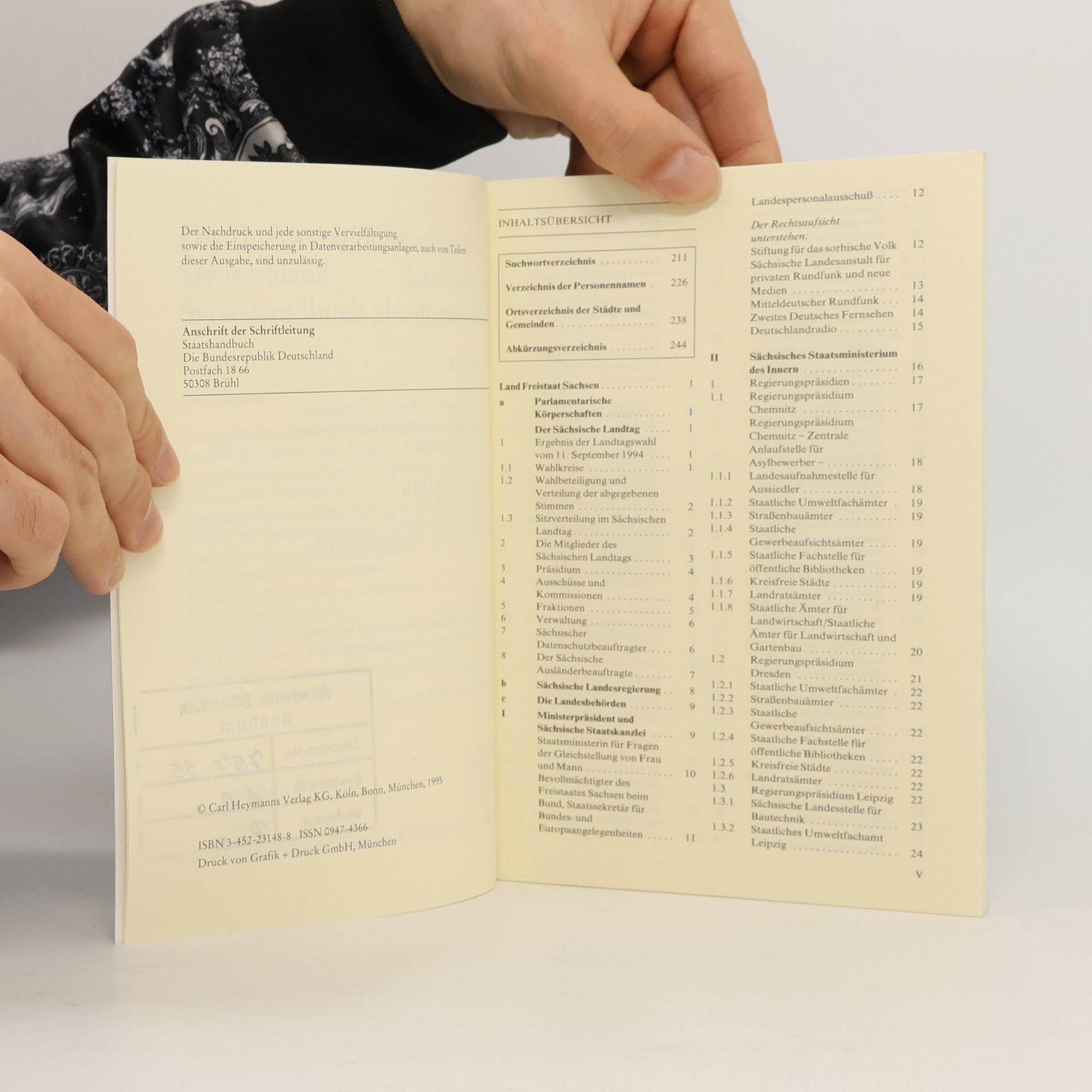 Land Sachsen. Ausgabe 1995. Verzeichnis der Behörden und Gemeinden mit Aufgabenbeschreibungen und Adressen des Freistaates Sachsen. Stand der Erhebung : Februar/März 1995