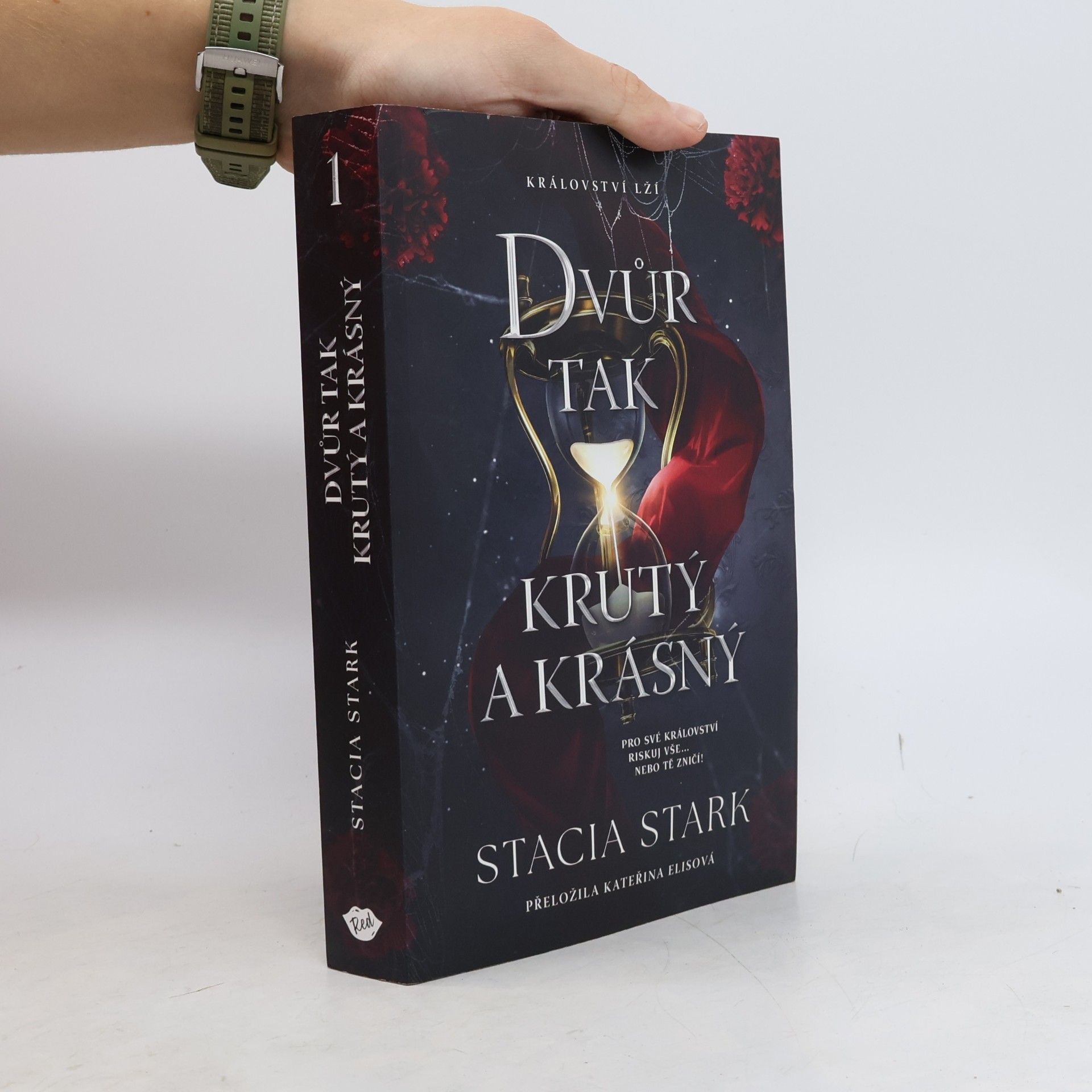 Dvůr tak krutý a krásný