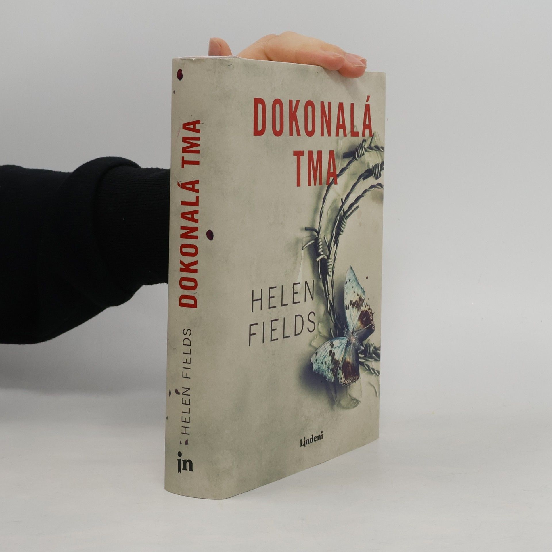 Helen Fields Dokonalá tma