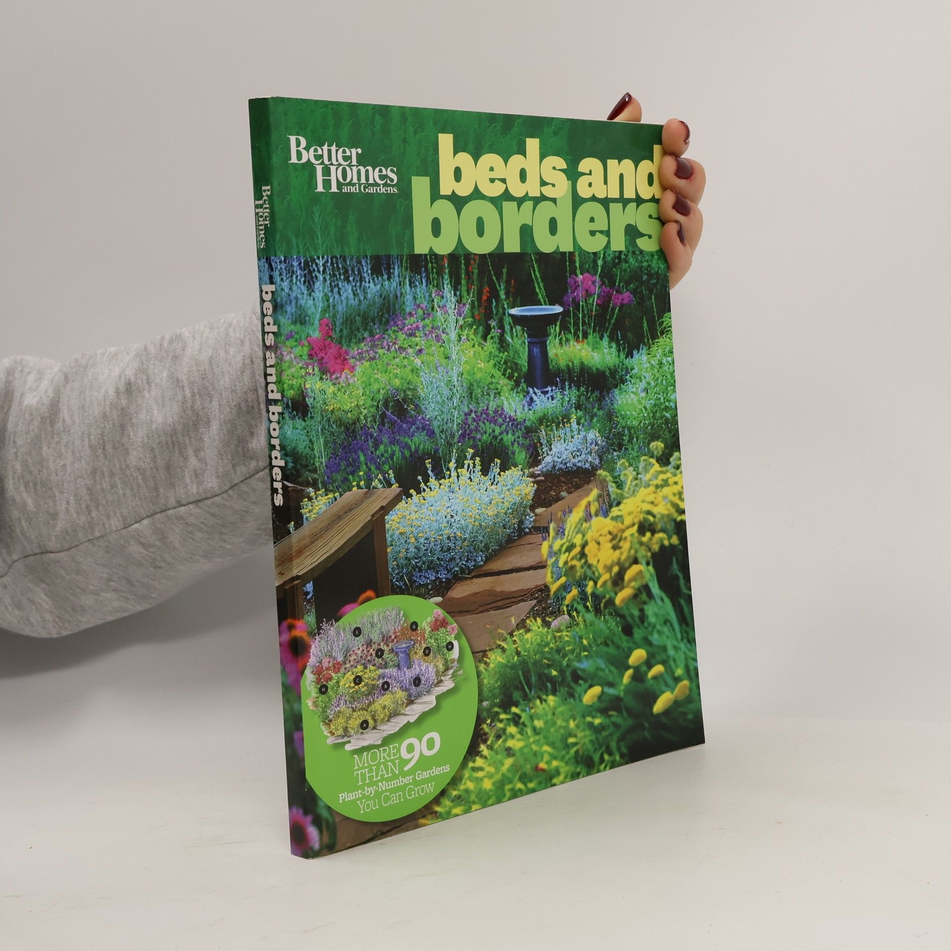 Better Homes and Gardens: Beds & Borders