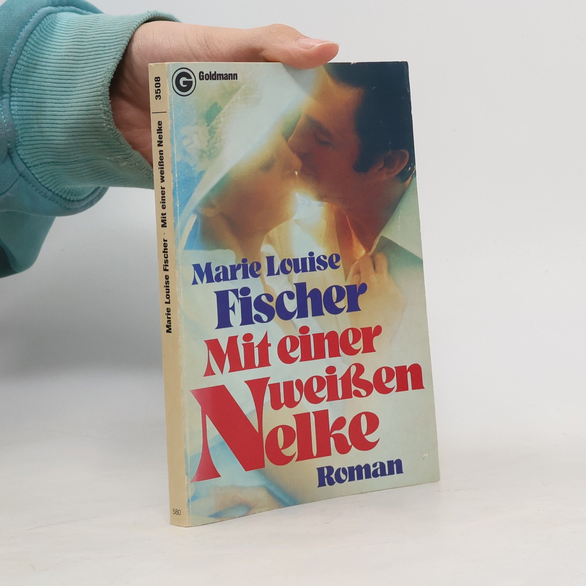 Marie Louise Fischer Mit einer weißen Nelke