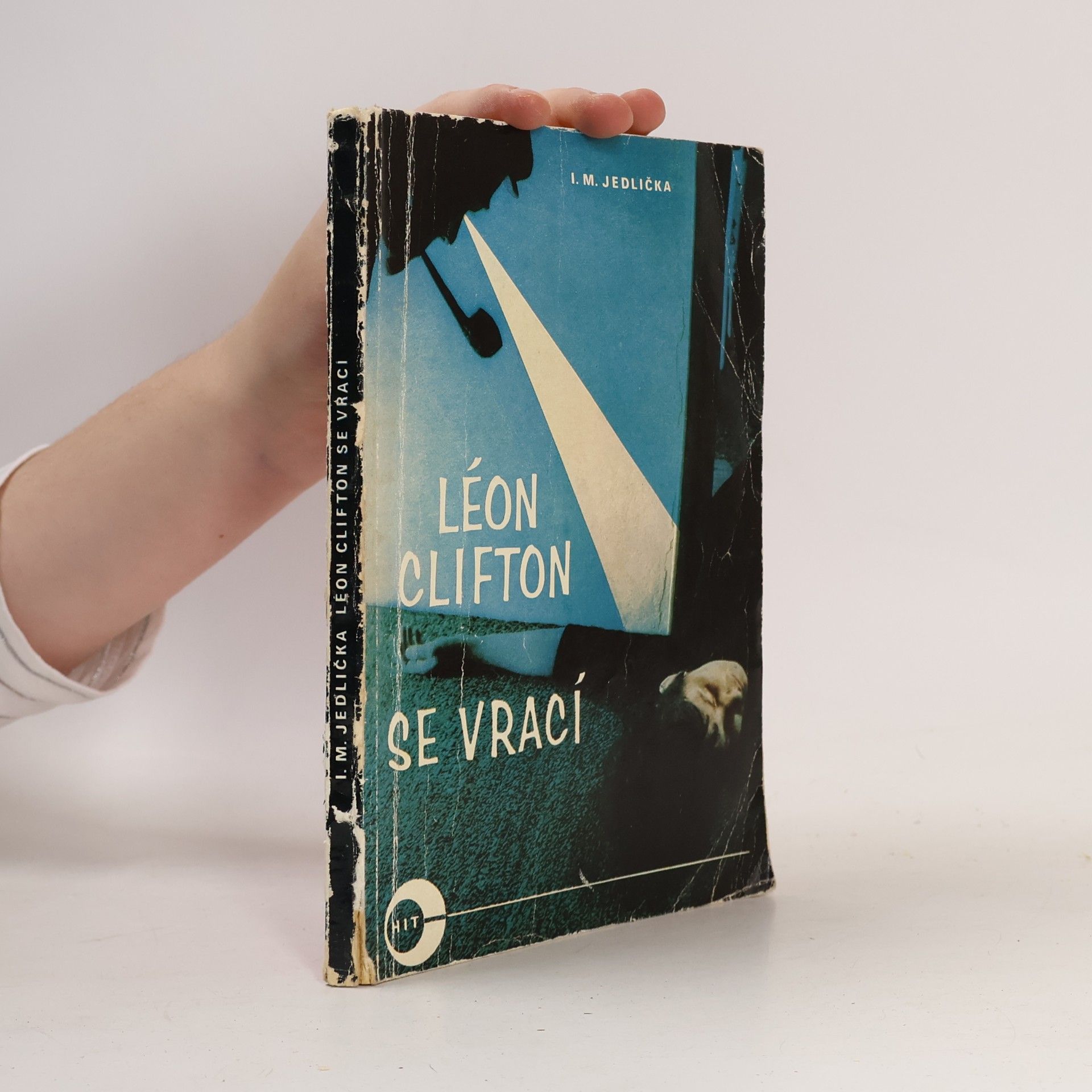 Léon Clifton se vrací