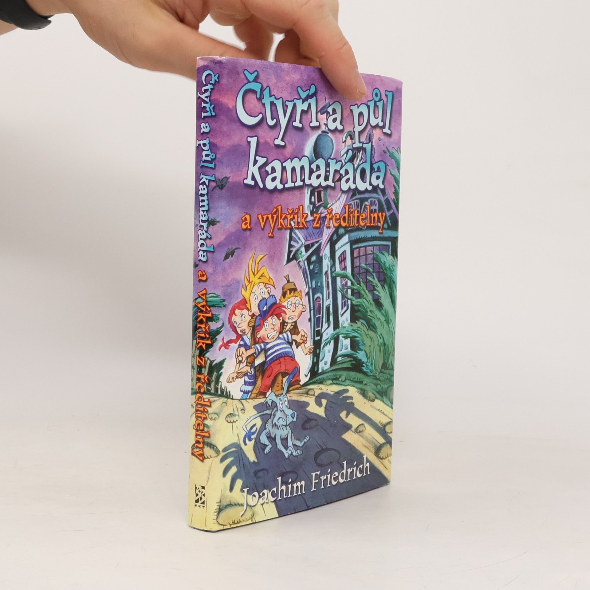 Čtyři a půl kamaráda a výkřik z ředitelny