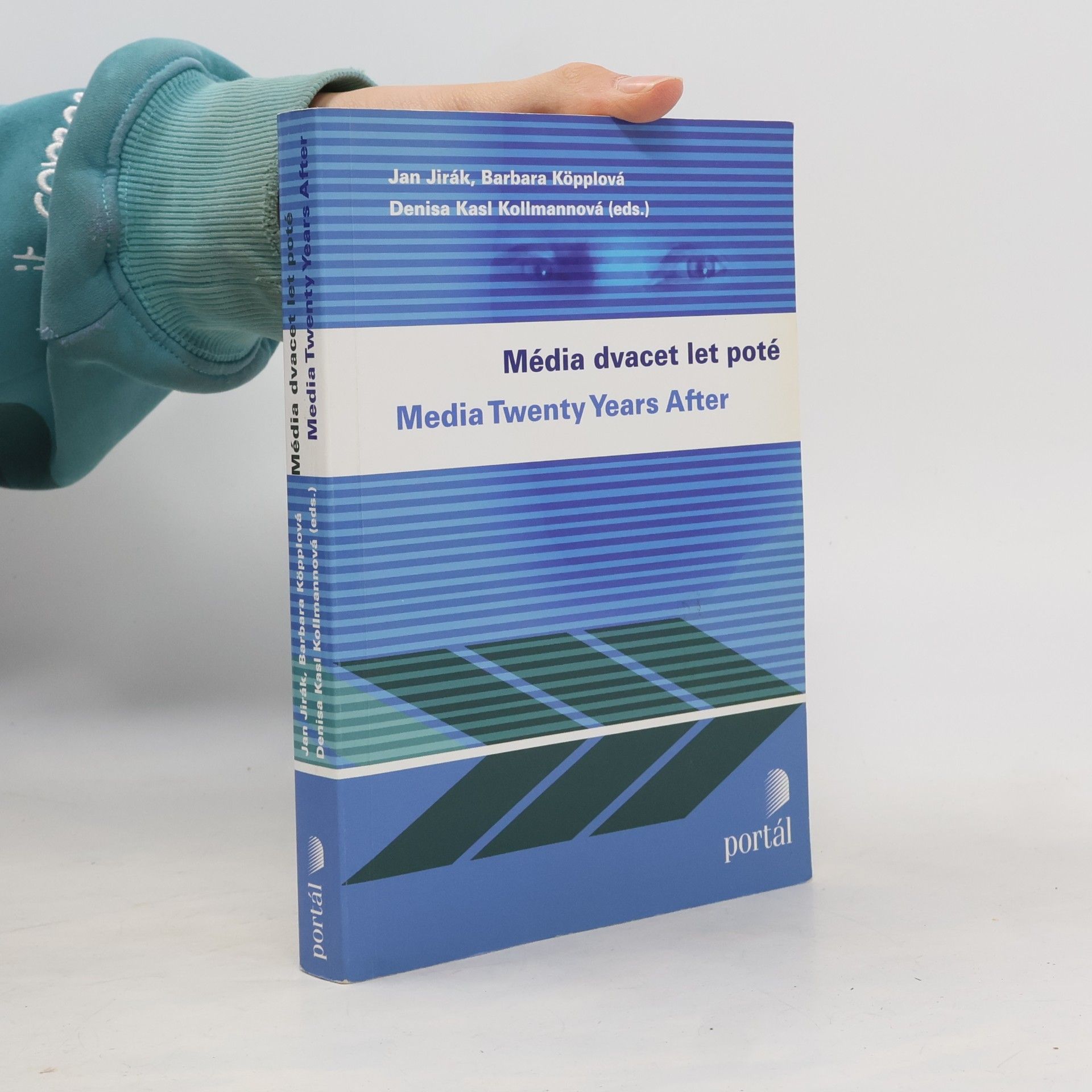 Média dvacet let poté = Media twenty years after