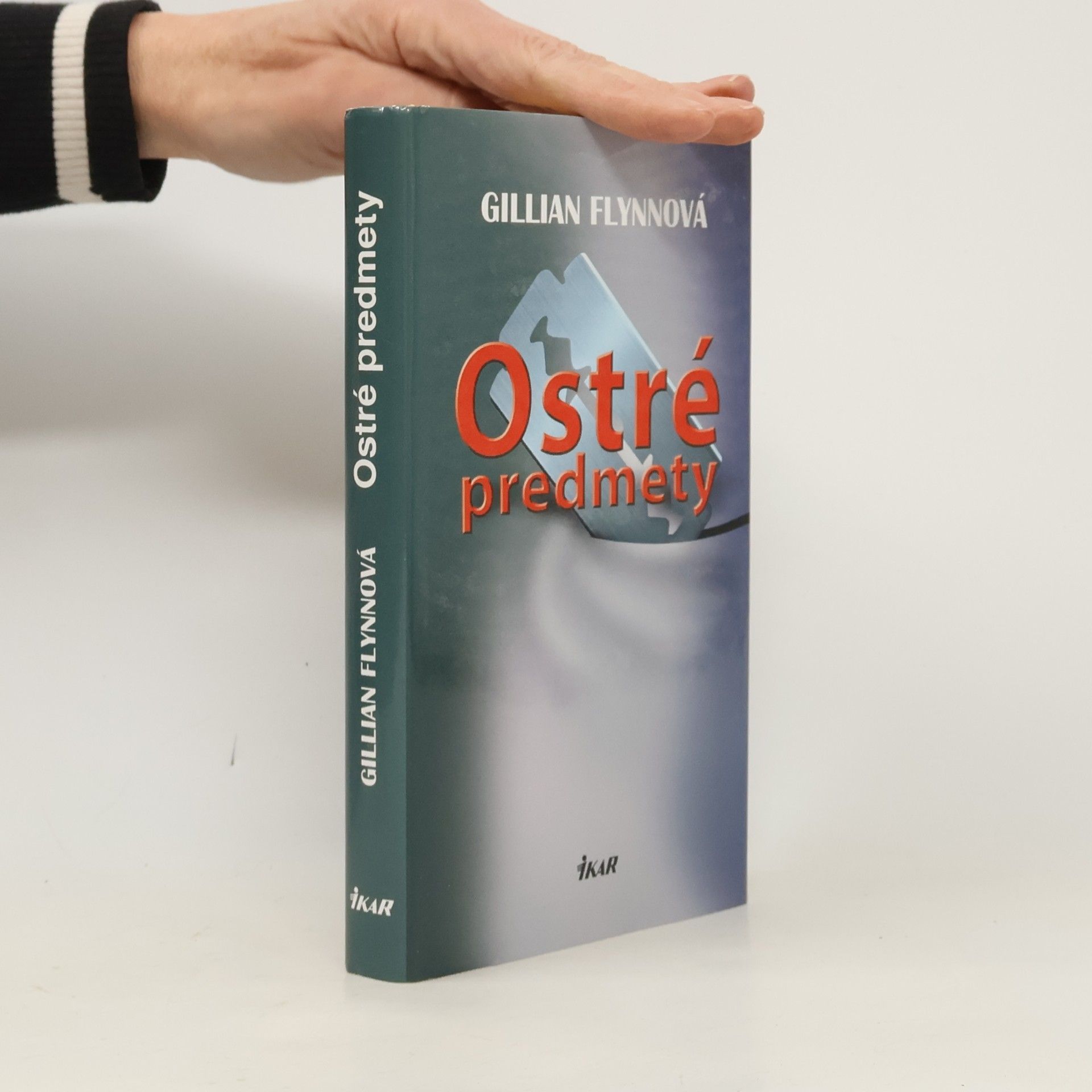 Gillian Flynn Ostré predmety