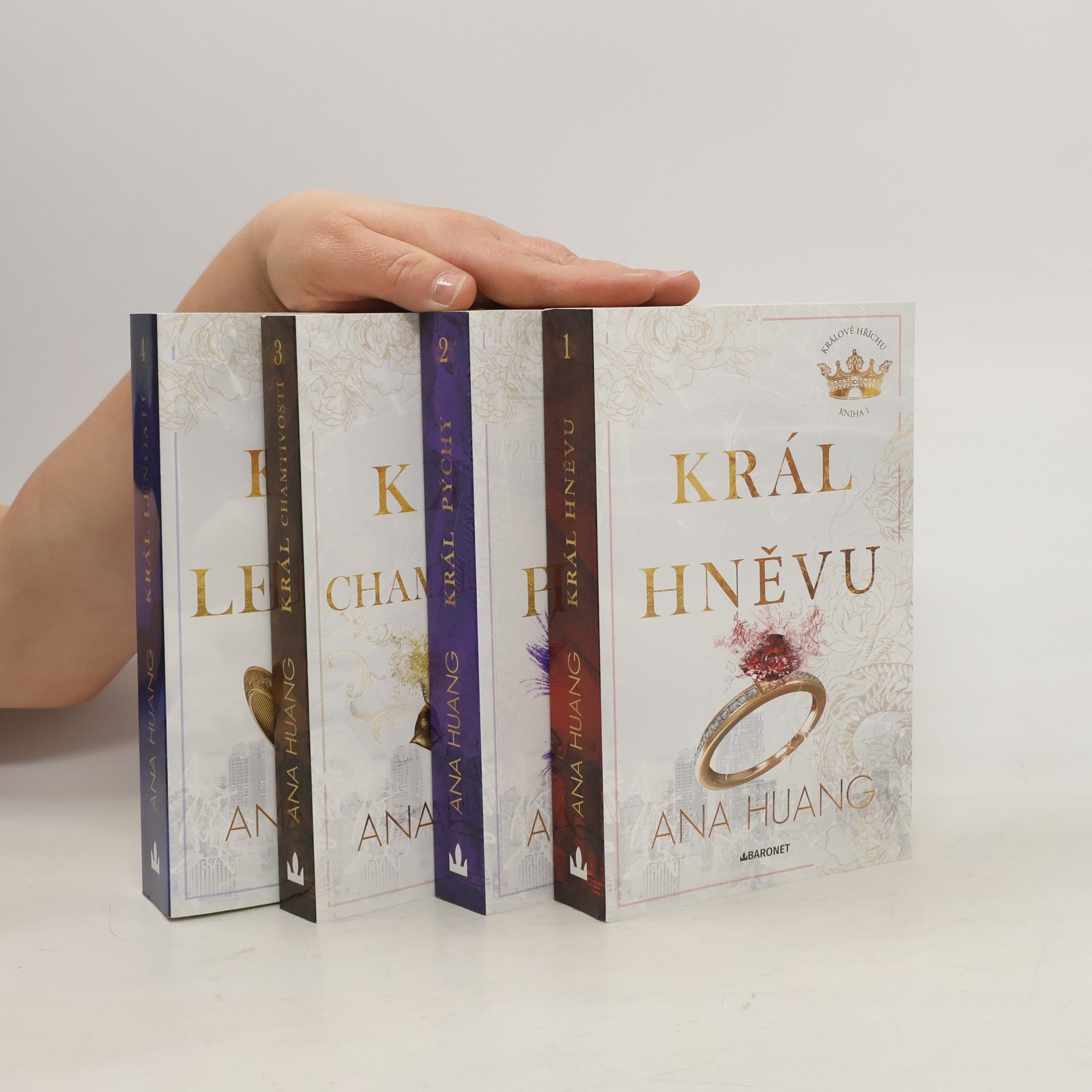 Král hněvu. Král pýchy. Král chamtivosti. Král lenosti