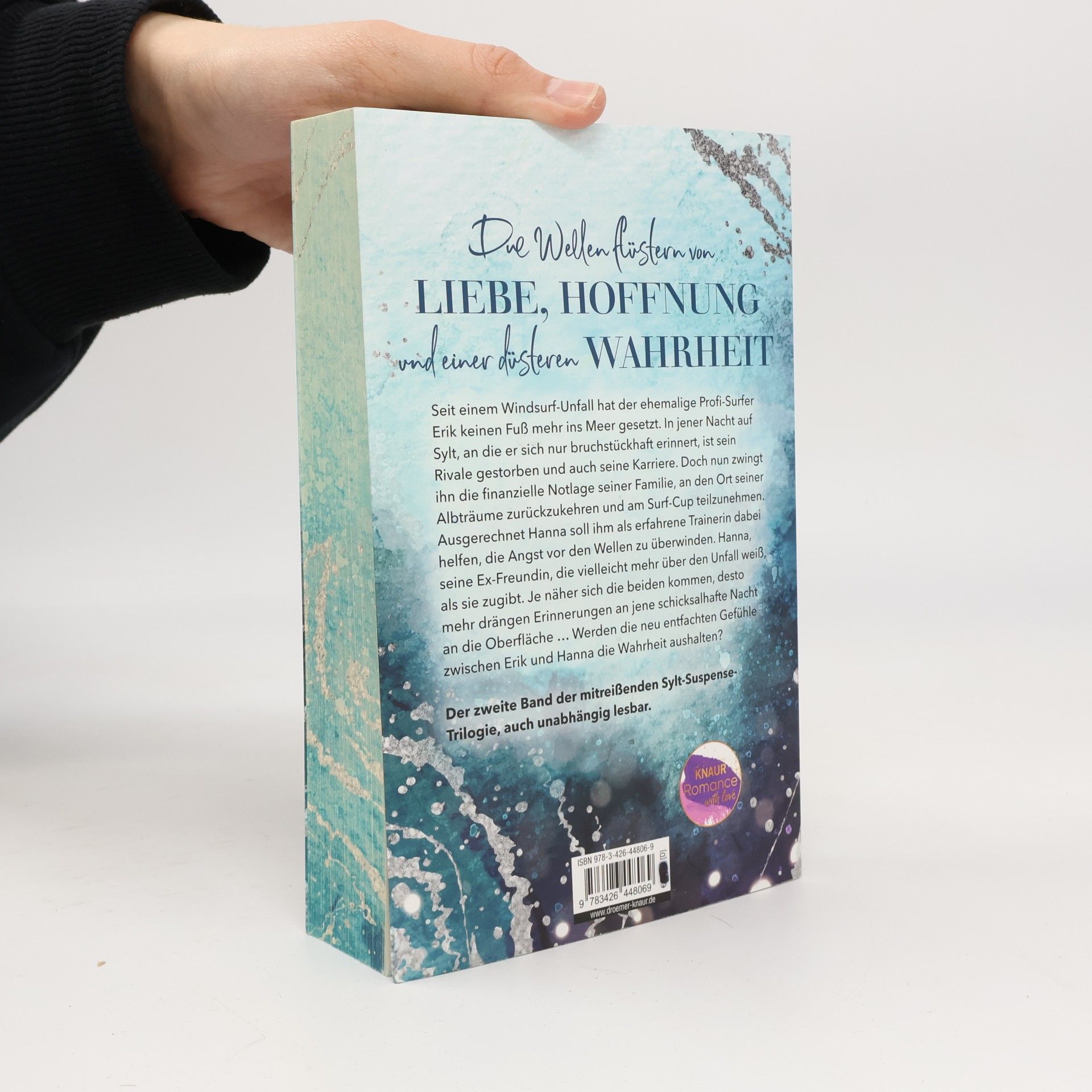 Janine Ukena Zwischen uns das Flüstern der Wellen / Sylt Suspense Bd.2