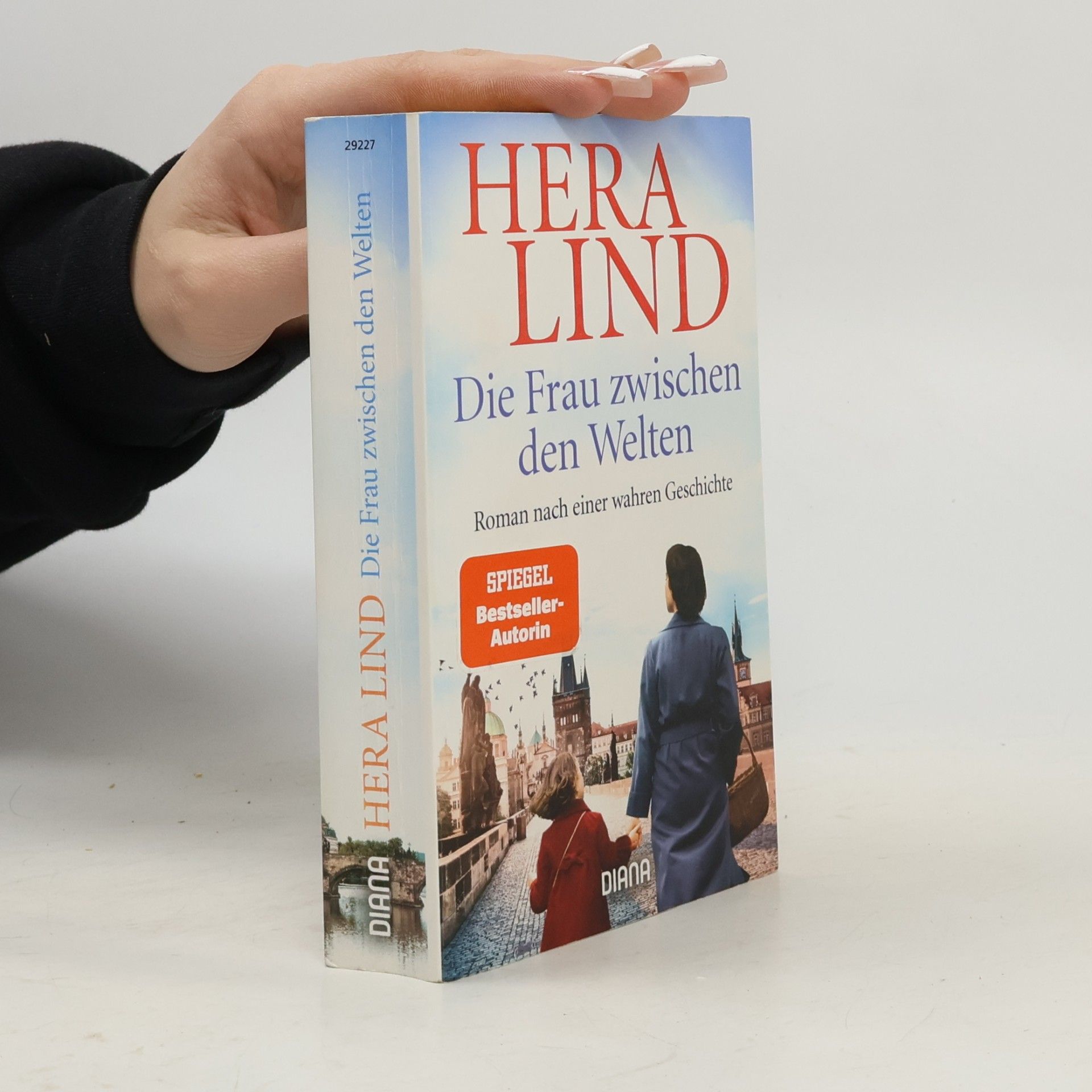 Die Frau zwischen den Welten