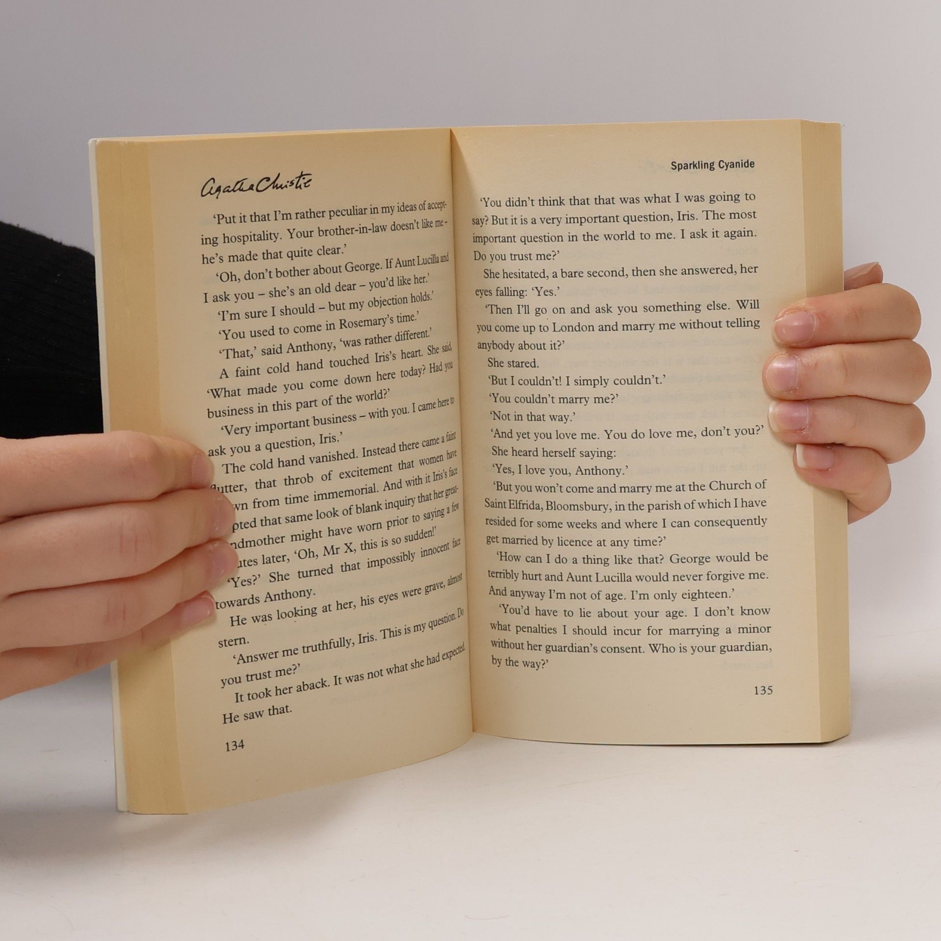 Agatha Christie Sparkling cyanide