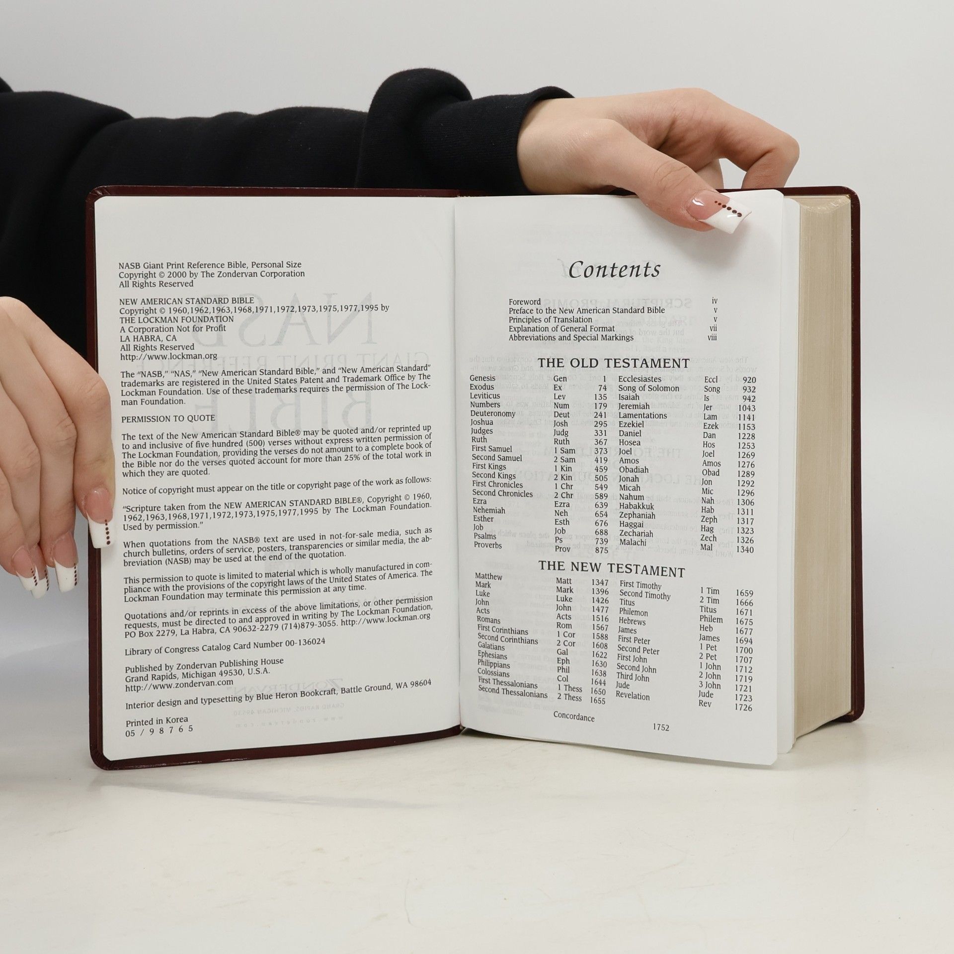 NASB Giant Print Reference Bible