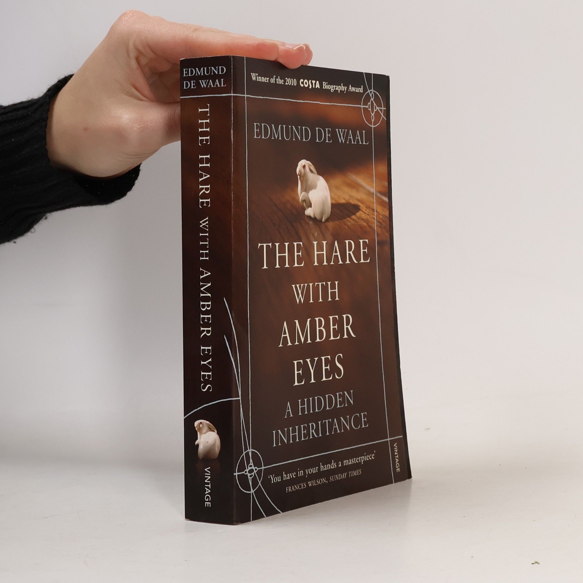 Edmund de Waal The hare with amber eyes. A hidden inheritance
