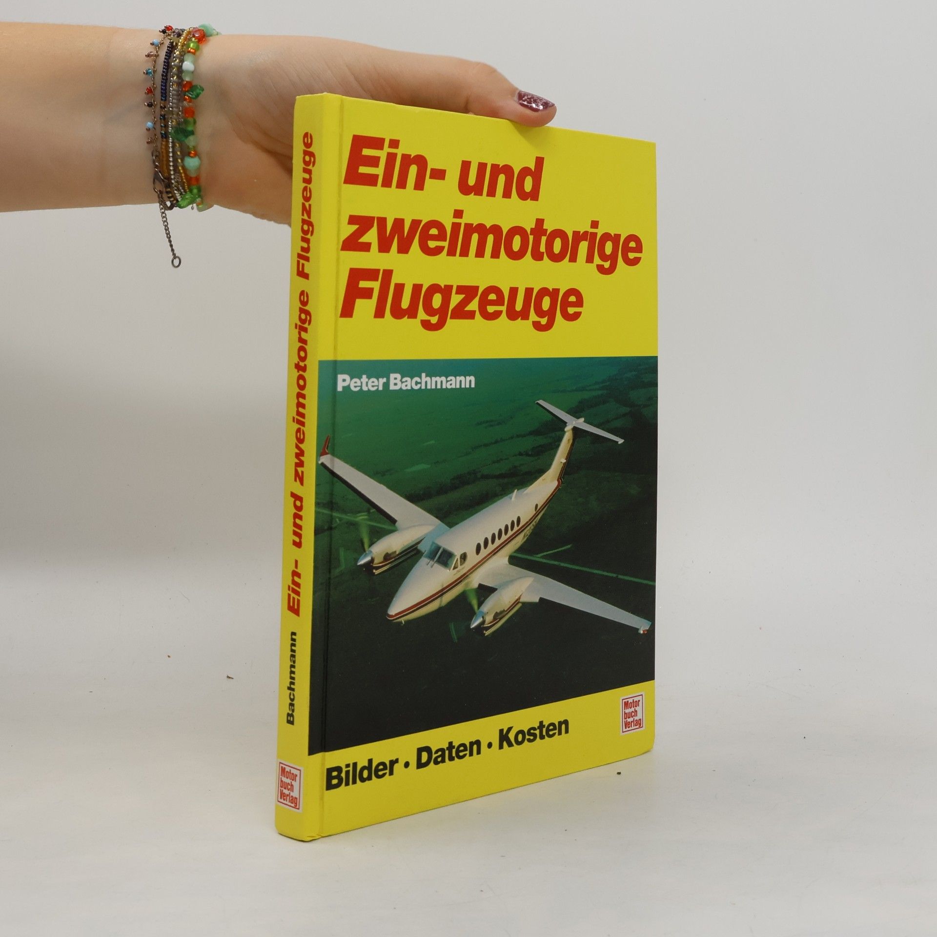 Ein- und zweimotorige Flugzeuge