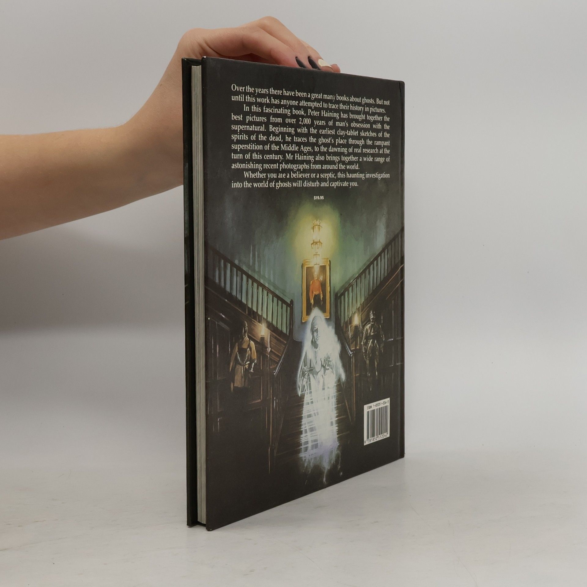 Peter Haining Ghosts : the illustrated history