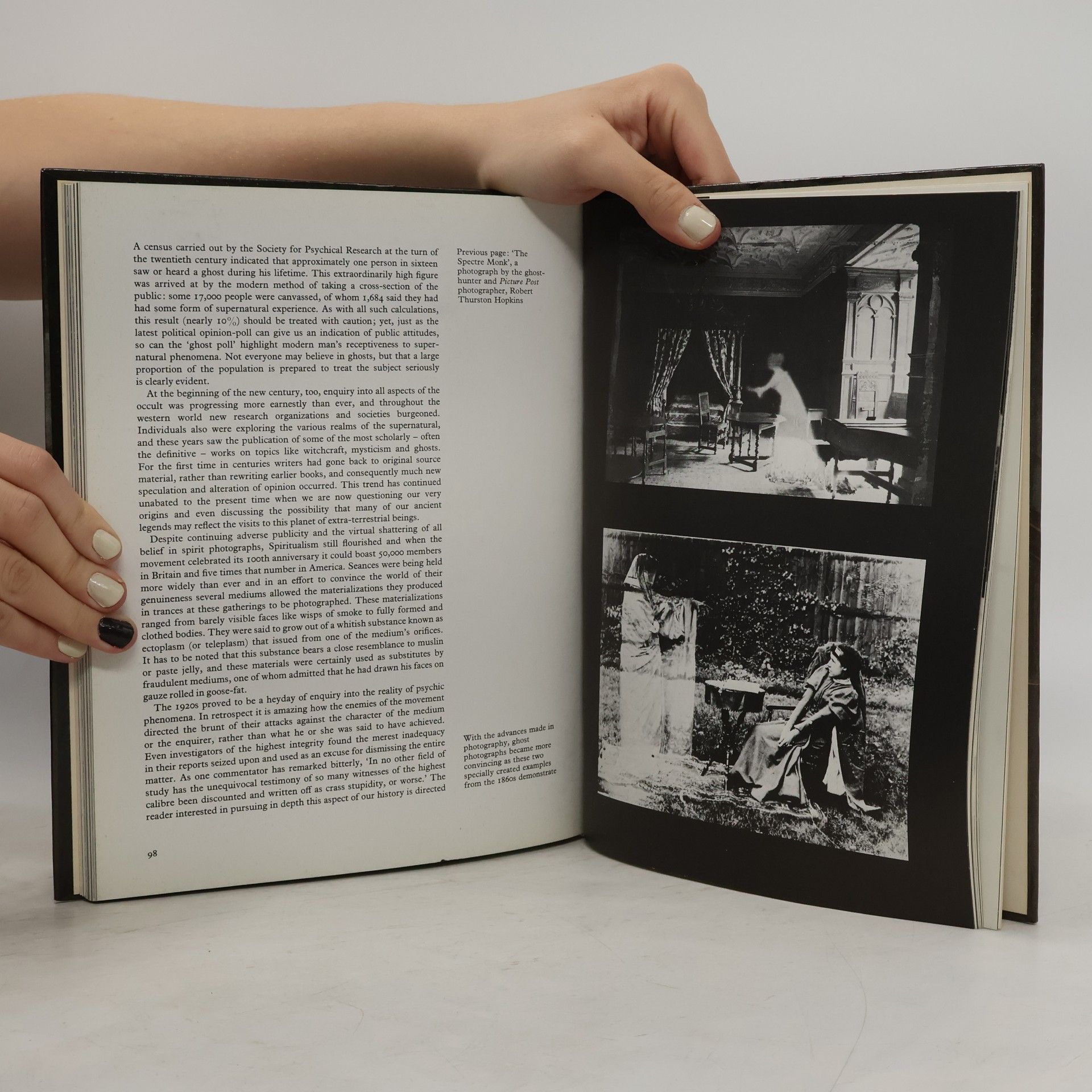 Peter Haining Ghosts : the illustrated history