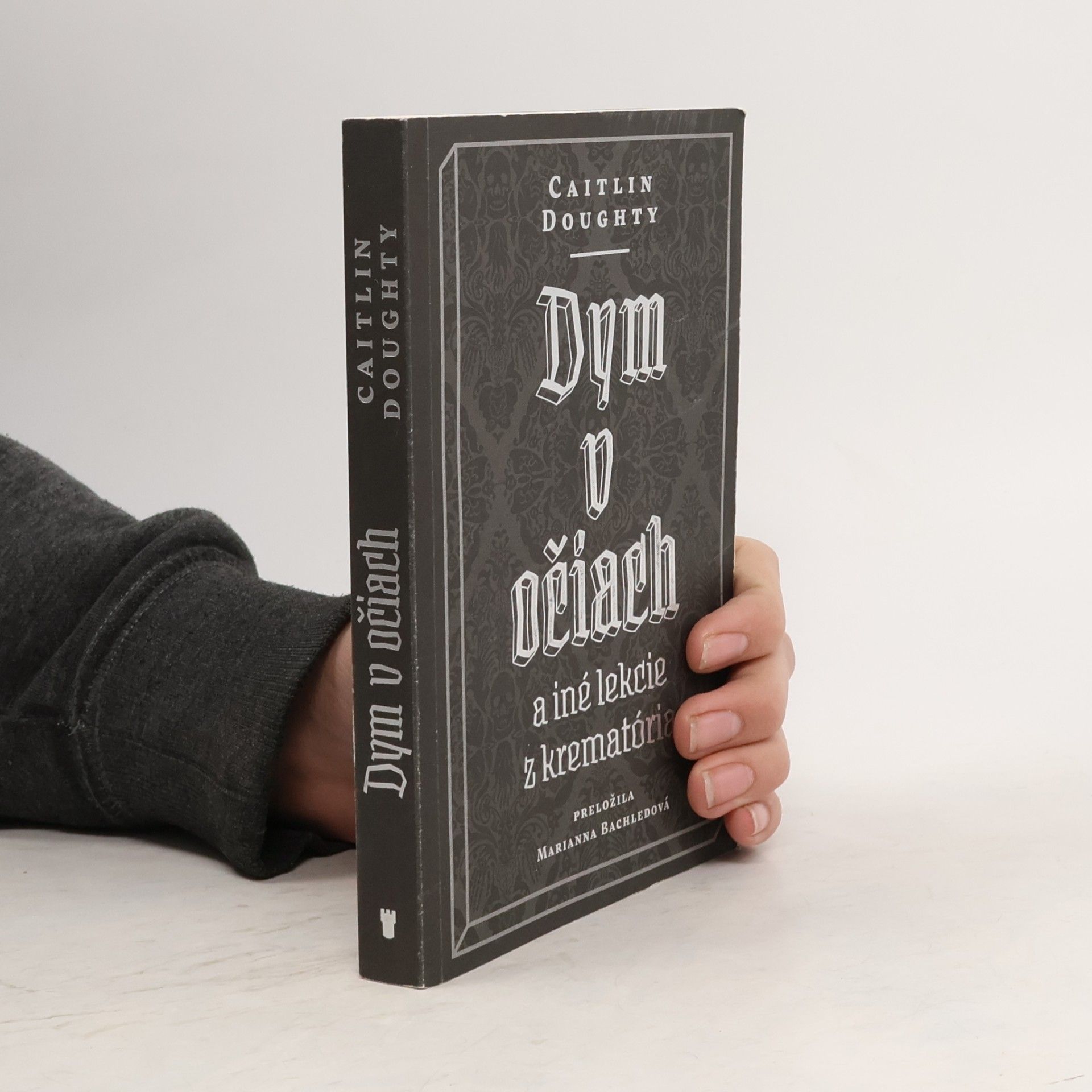 Caitlin Doughty Dym v očiach a iné lekcie z krematoria