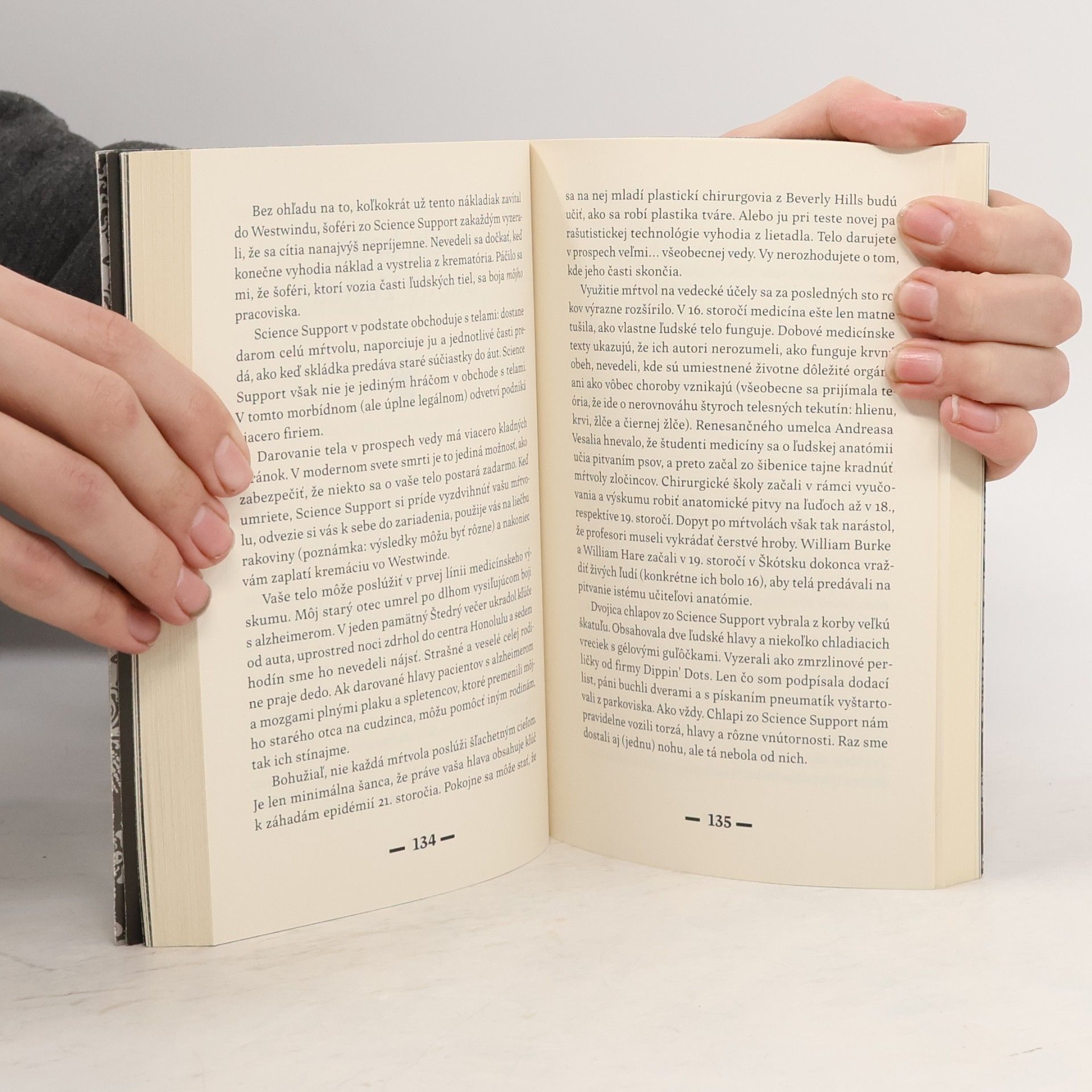 Caitlin Doughty Dym v očiach a iné lekcie z krematoria