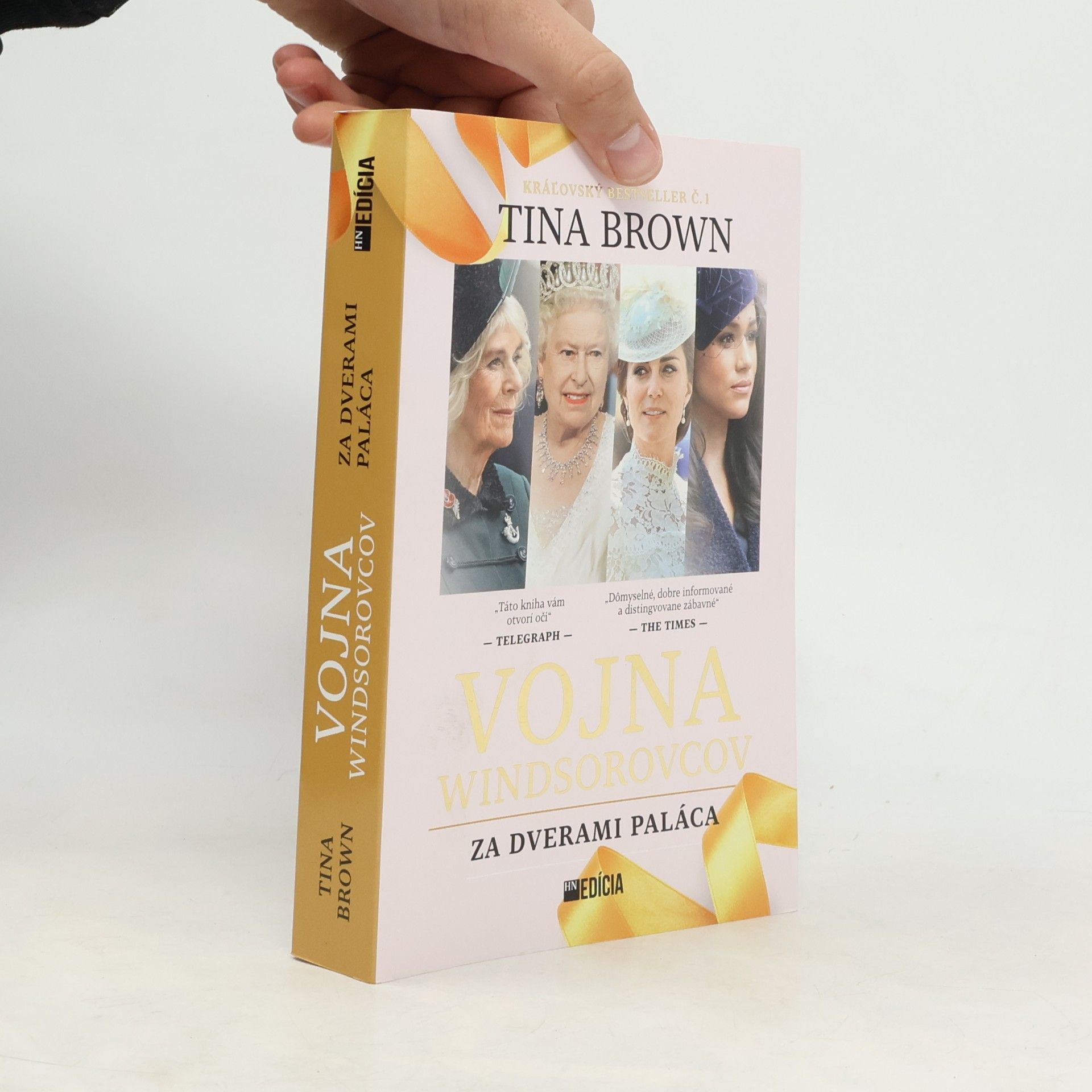 Tina Brown Vojna Windsorovcov za dverami paláca