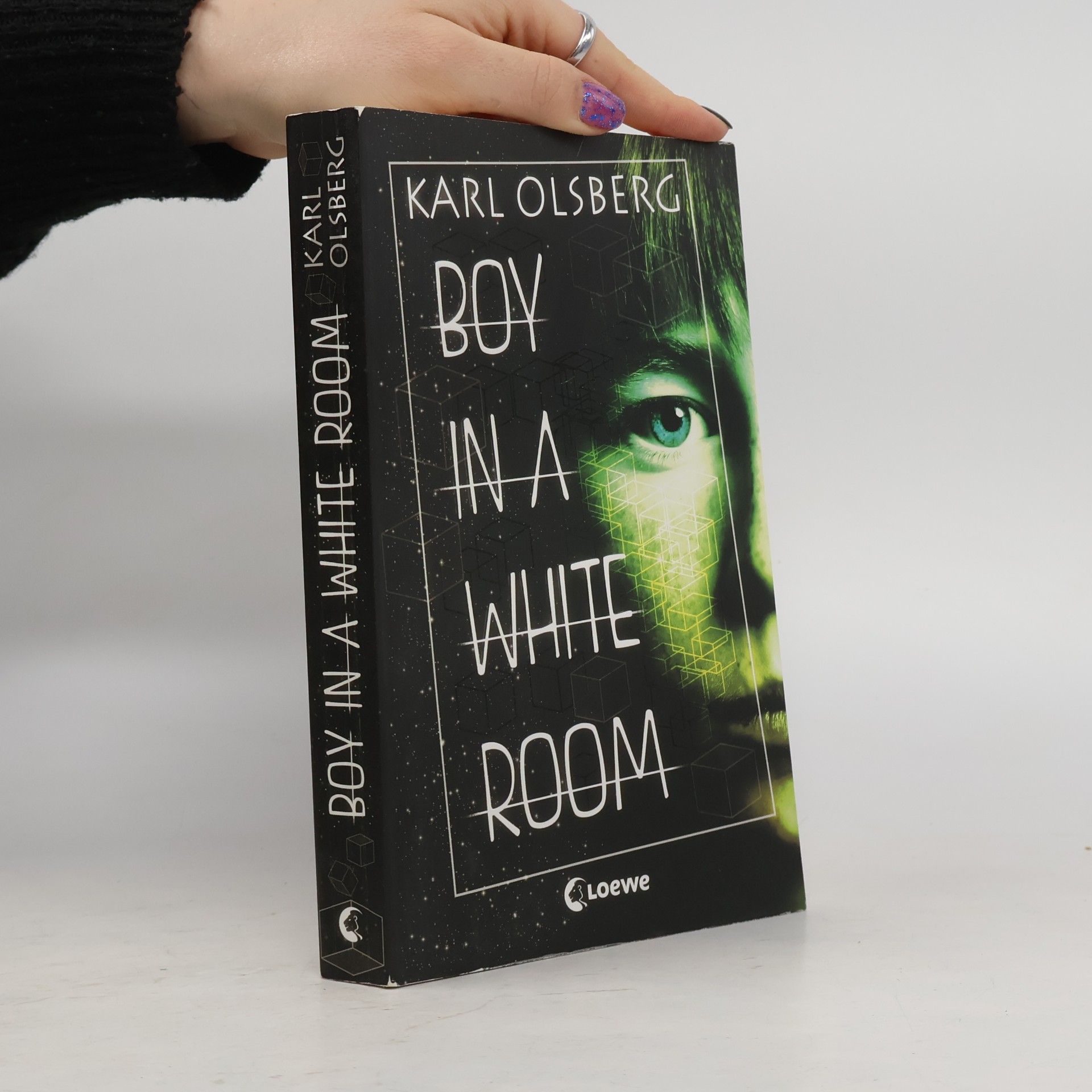 Karl Olsberg Boy in a white room