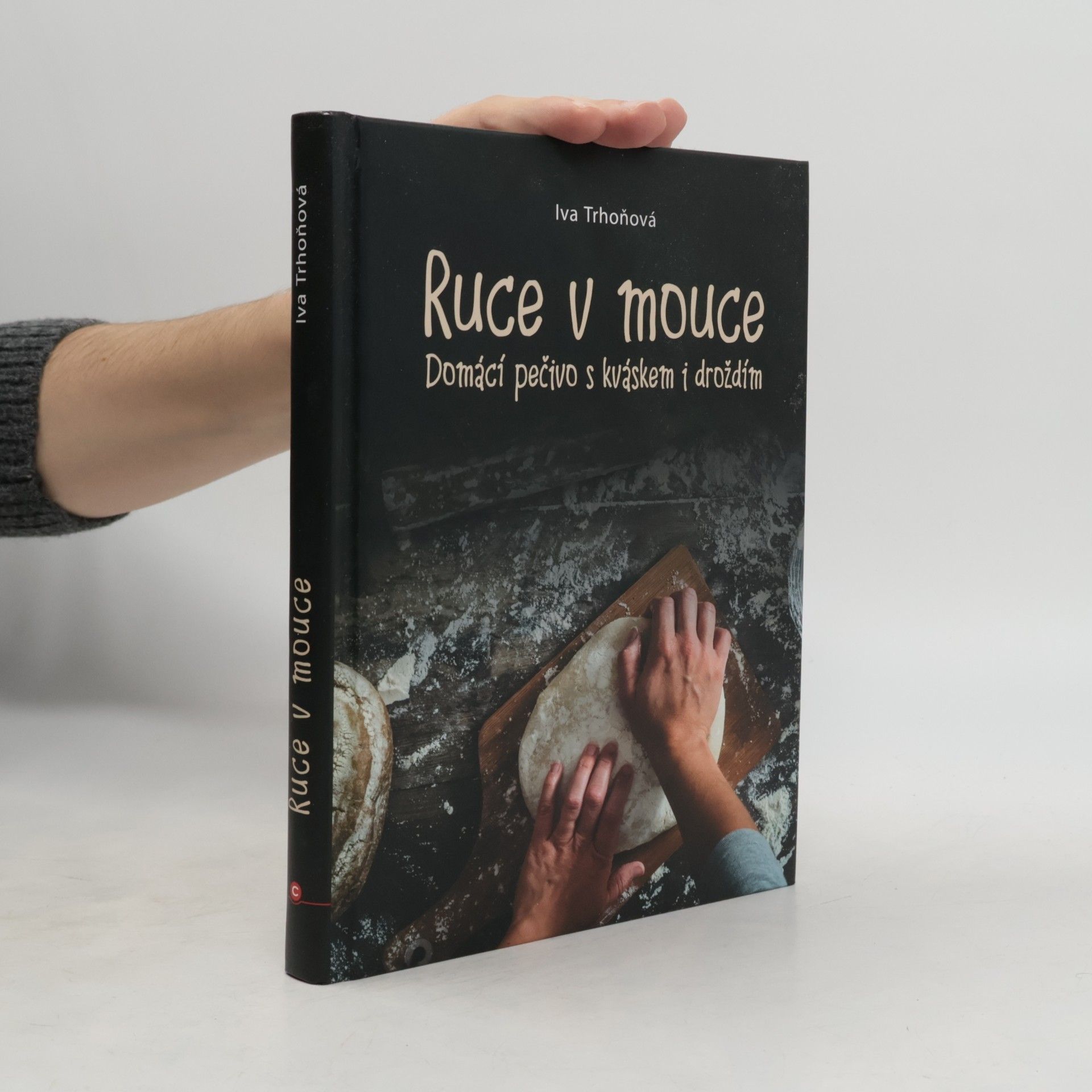 Iva Trhoňová Ruce v mouce