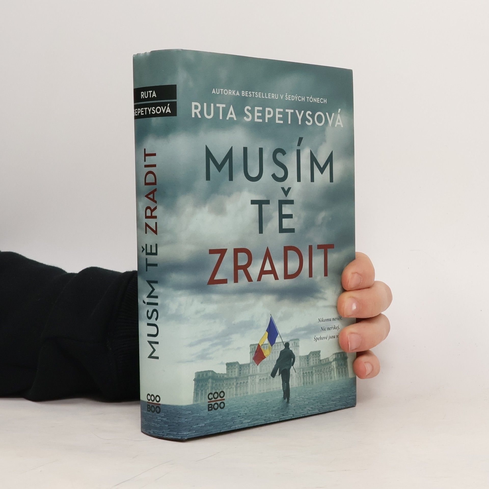 Ruta Sepetys Musím tě zradit