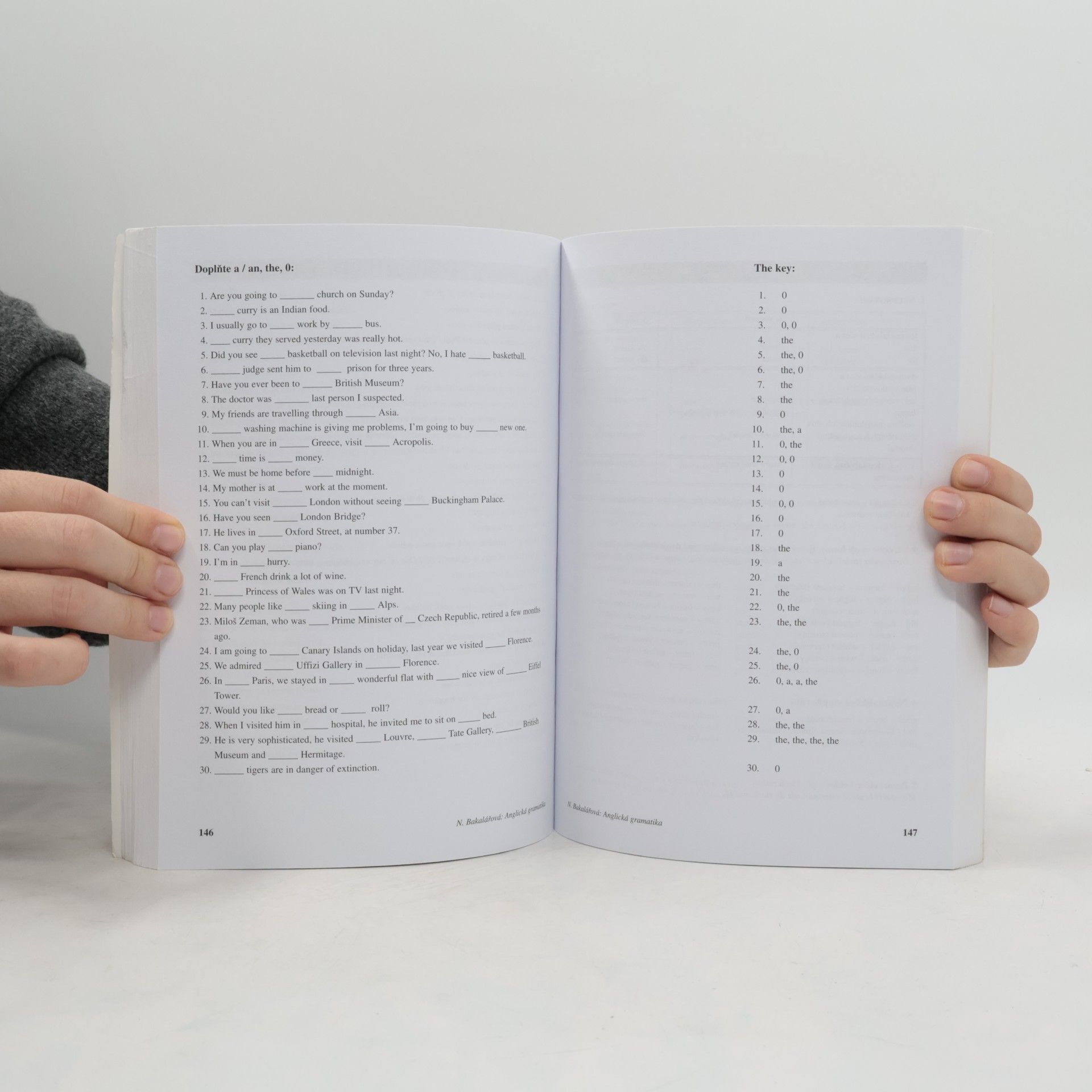 Natálie Bakalářová Anglická gramatika. Cvičení a testy, česko-anglický výklad 4.vydání