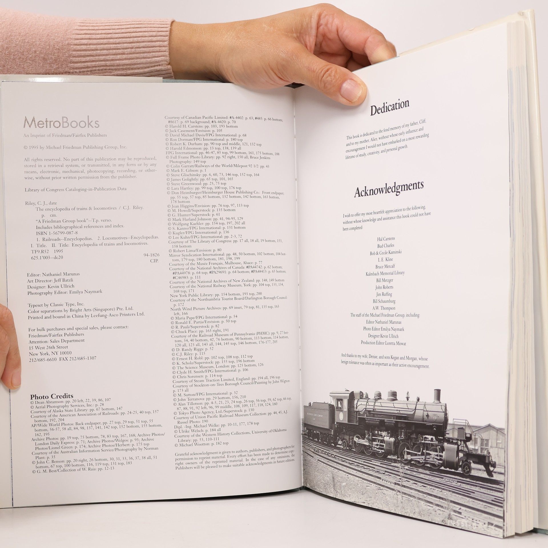 C. J. Riley The Encyclopedia of Trains & Locomotives