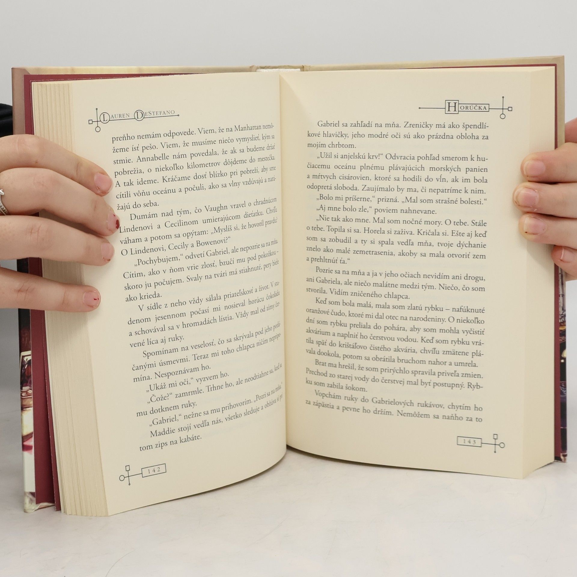 Lauren DeStefano Záhrada večnosti 2. Horúčka