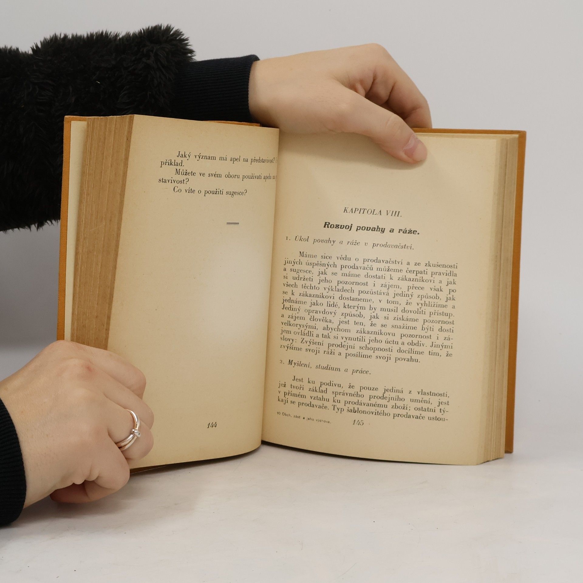 John G. Jones Obchodní zástupce a jeho výchova