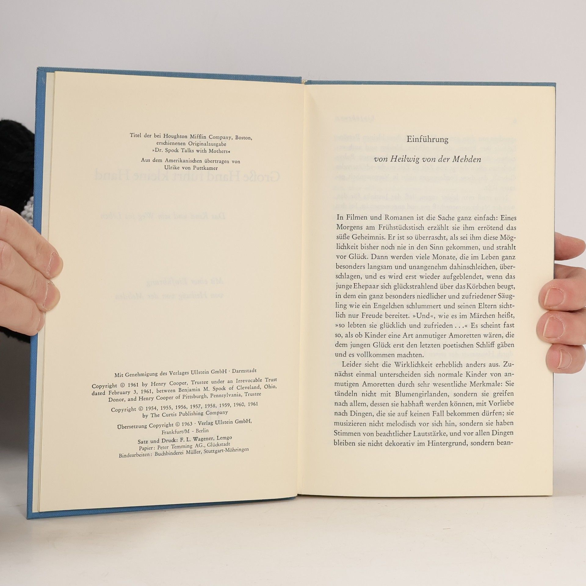 Benjamin Spock Große Hand führt kleine Hand