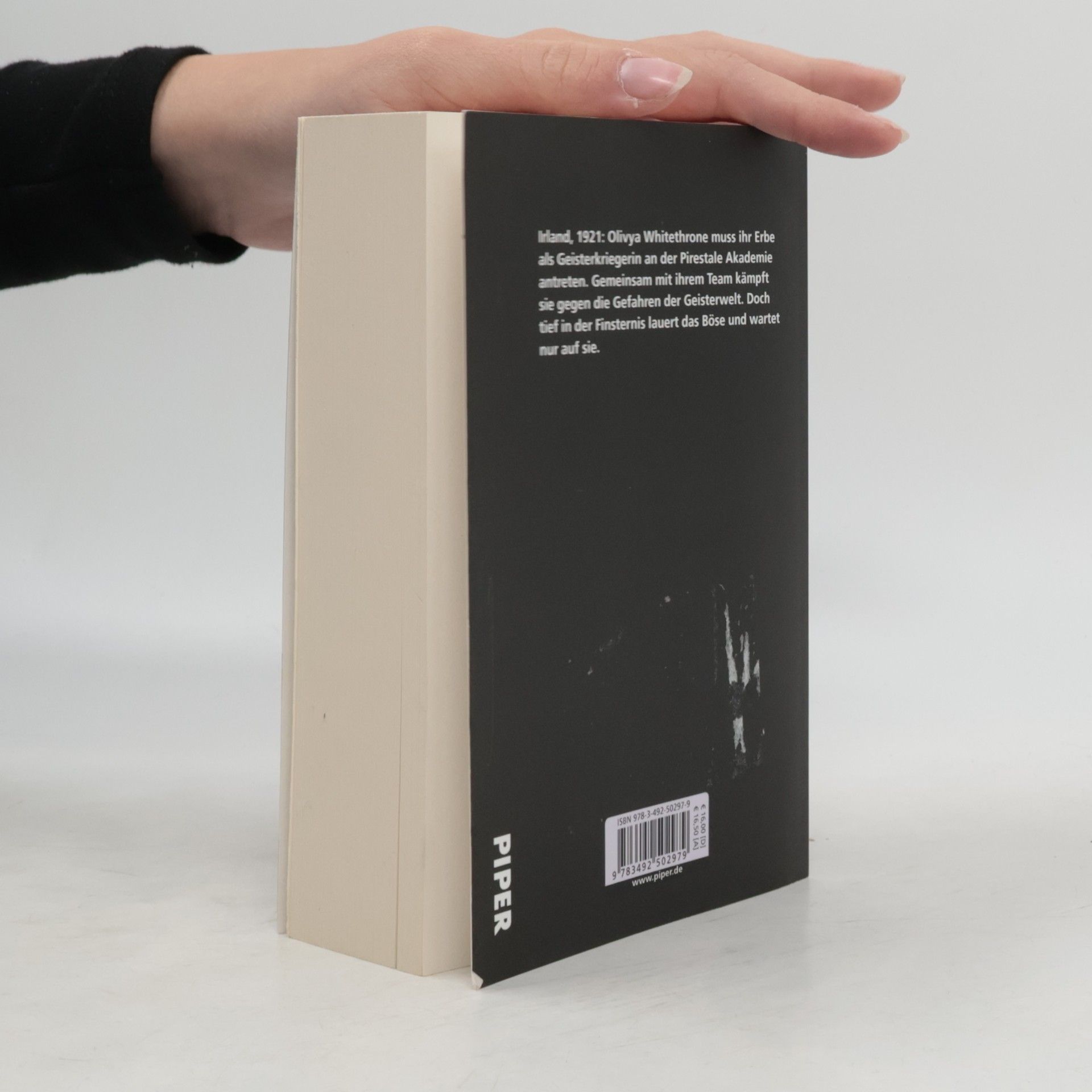 Ebru Adin The Scars Chronicles: Dorn der Finsternis