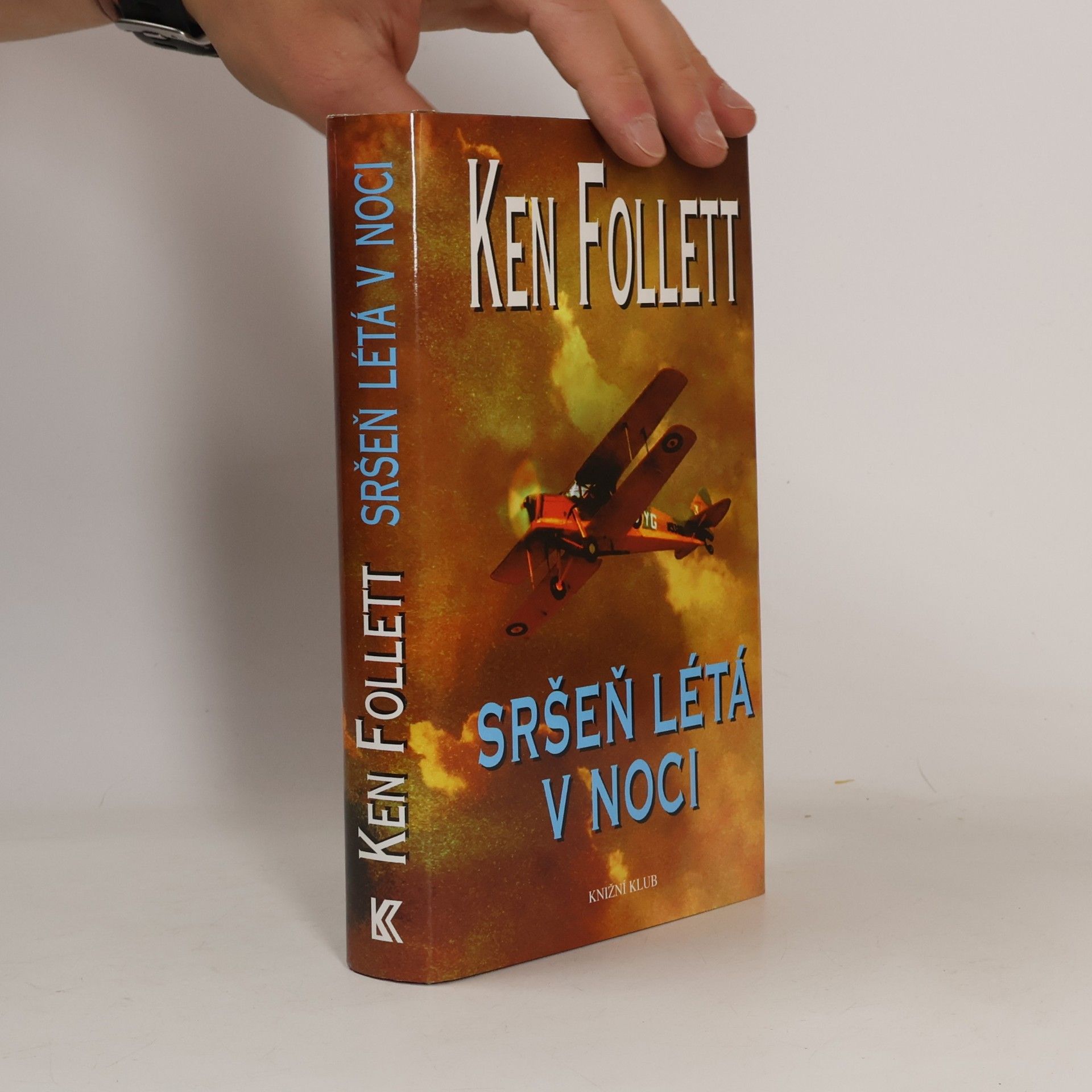 Ken Follett Sršeň létá v noci