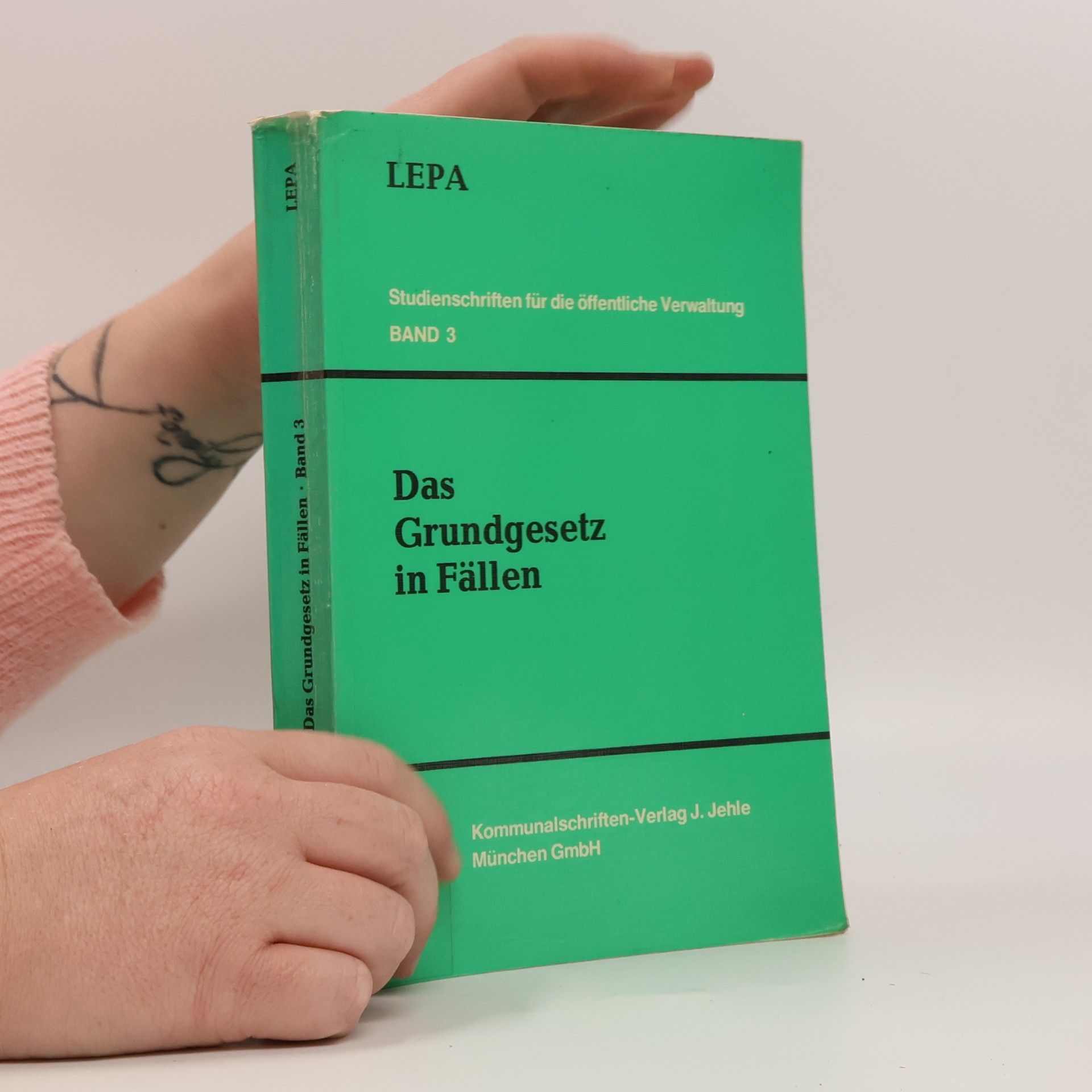 Studienschriften für die öffentliche Verwaltung - 3: Das Grundgesetz in Fällen