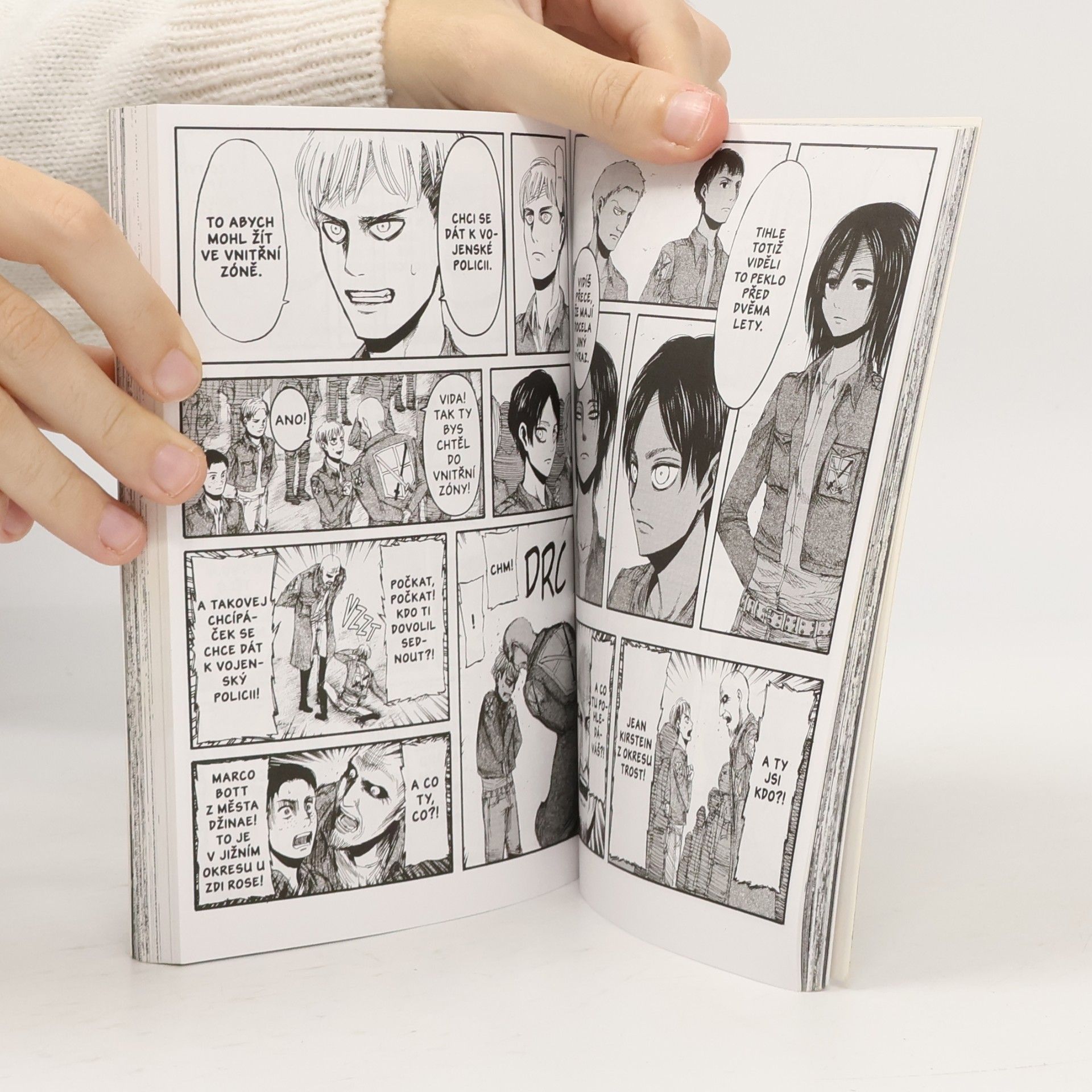 Hajime Isayama Útok titánů. 4