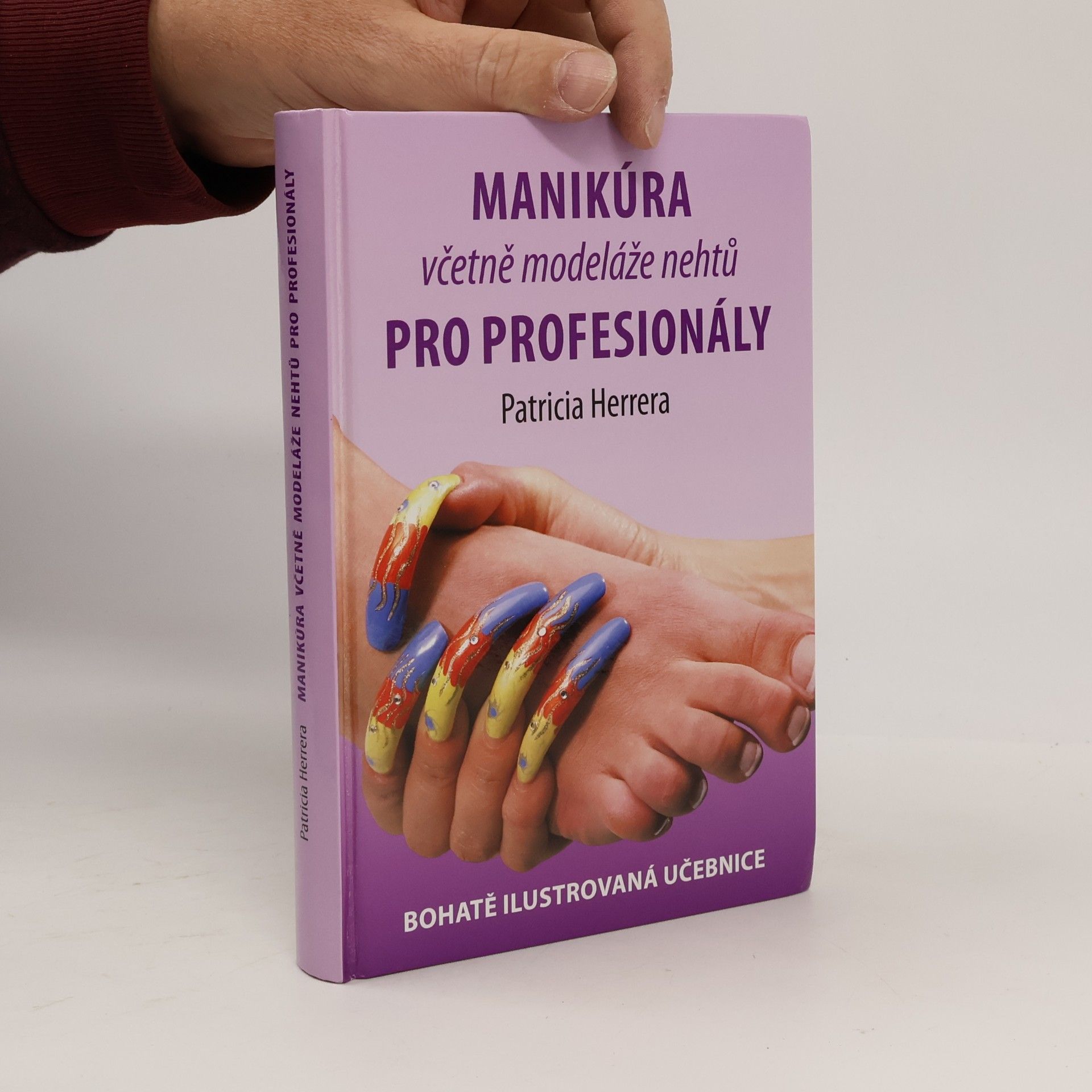 Manikúra včetně modeláže nehtů pro profesionály. Bohatě ilustrovaná učebnice