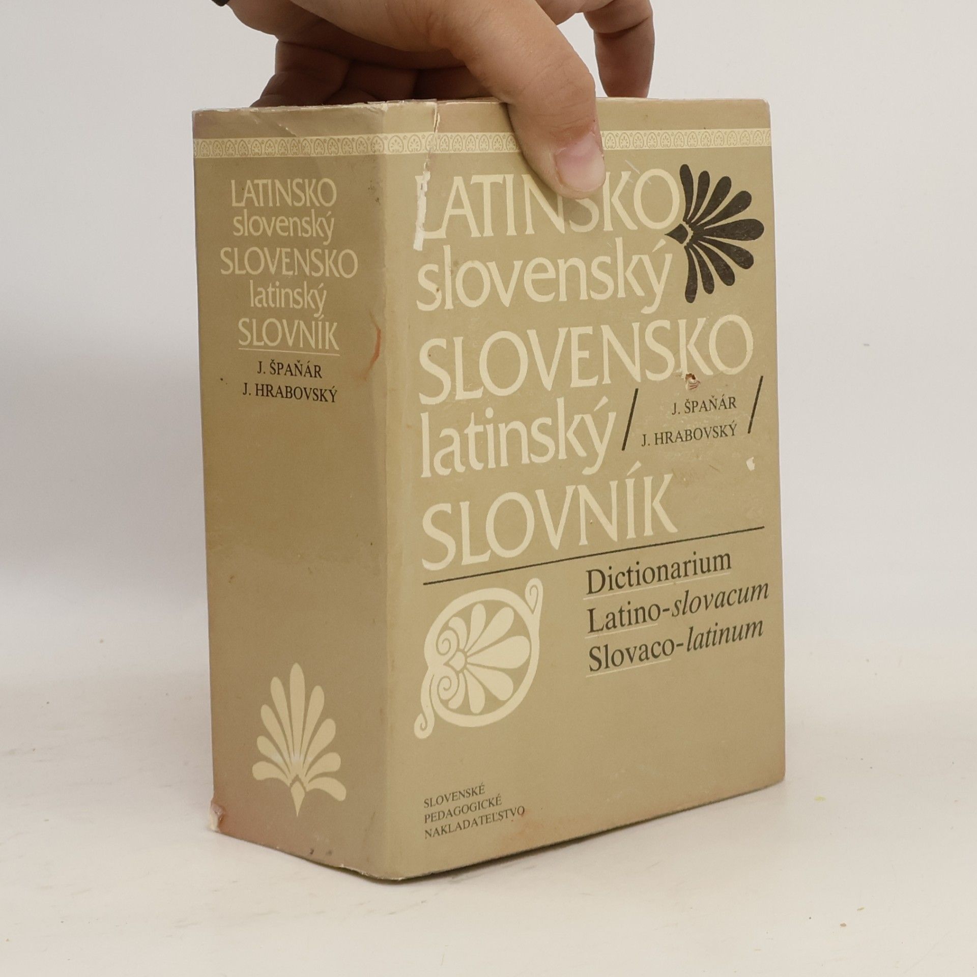 AA.VV. Latinsko-slovenský a slovensko-latinský slovník