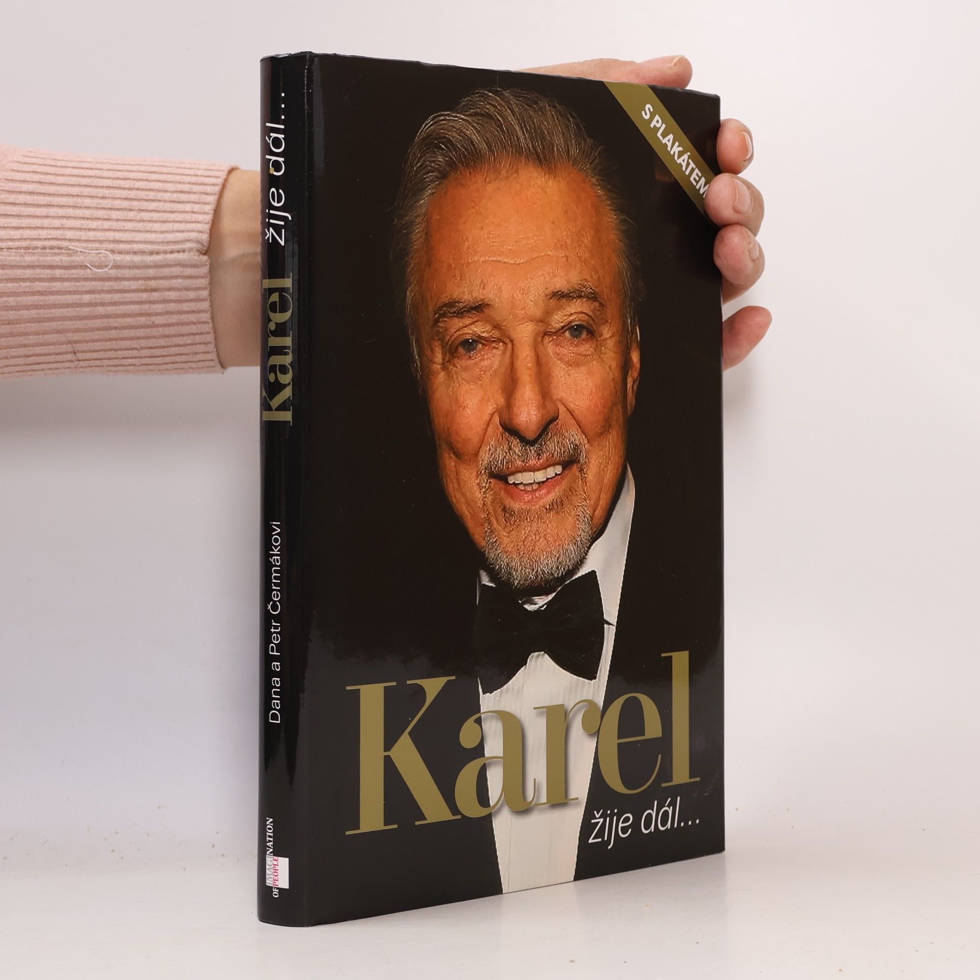 Karel žije dál...